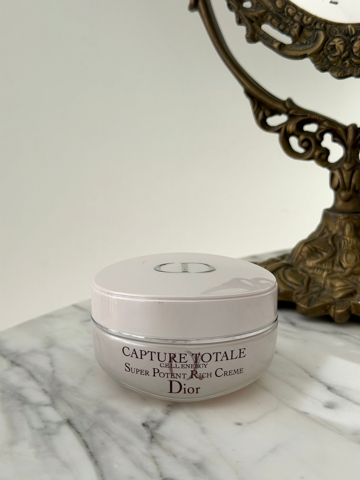 DIOR Capture Totale Super Potent Rich Creme C.E.L.L. Energy
Global Age-Defying Rich Creme - Intense Nourishment & Repair