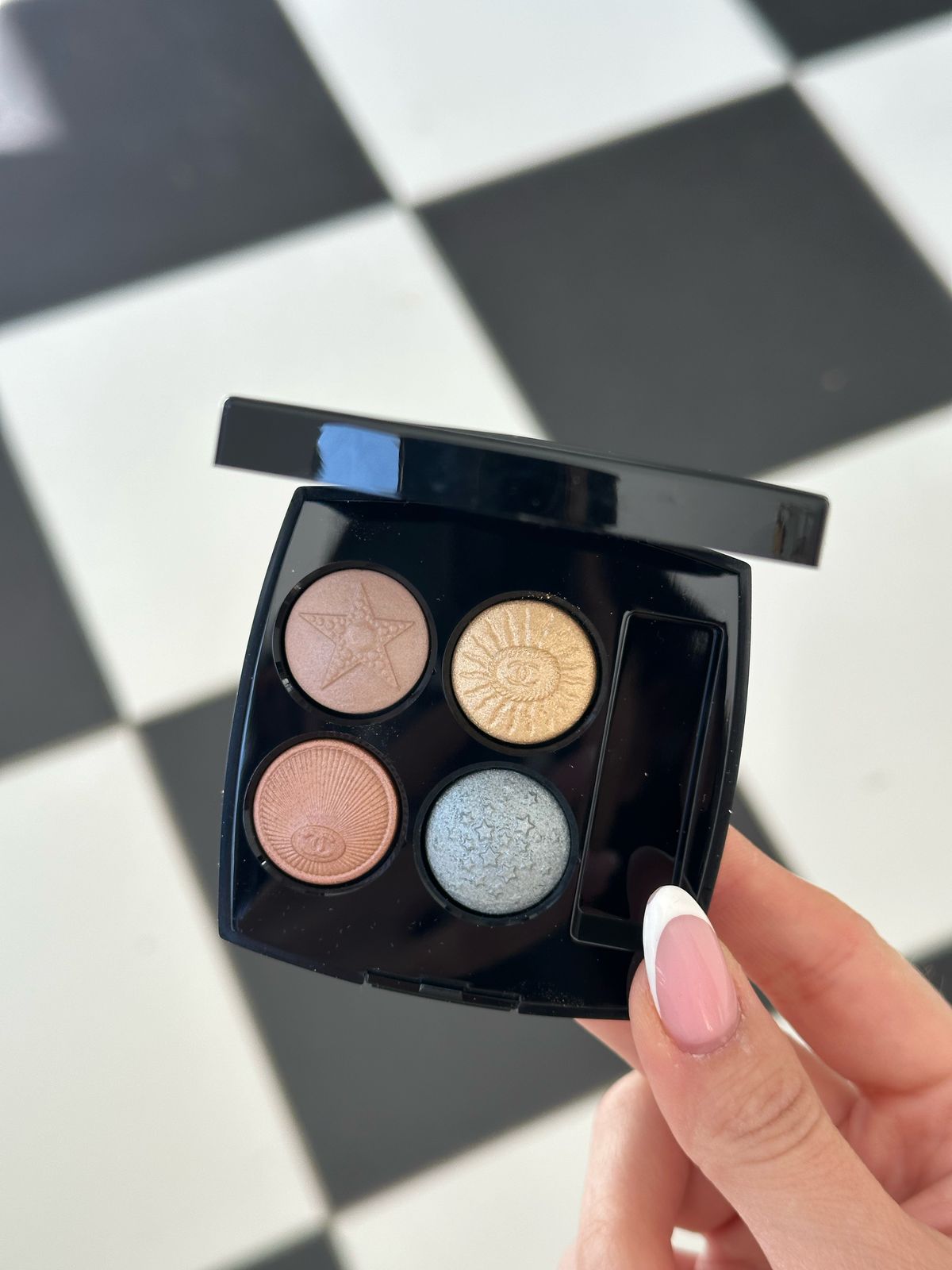 CHANEL Les 4 Ombres Boutons - Multi Quadra Eye Shadow (229)