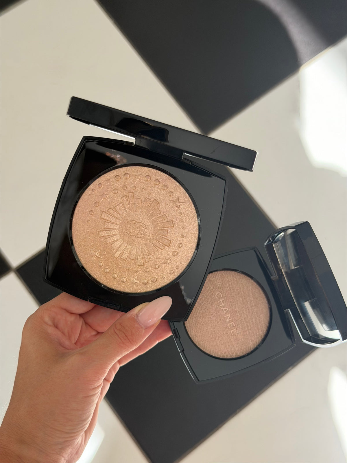 CHANEL Diamond Dust
Oversize Illuminating Powder