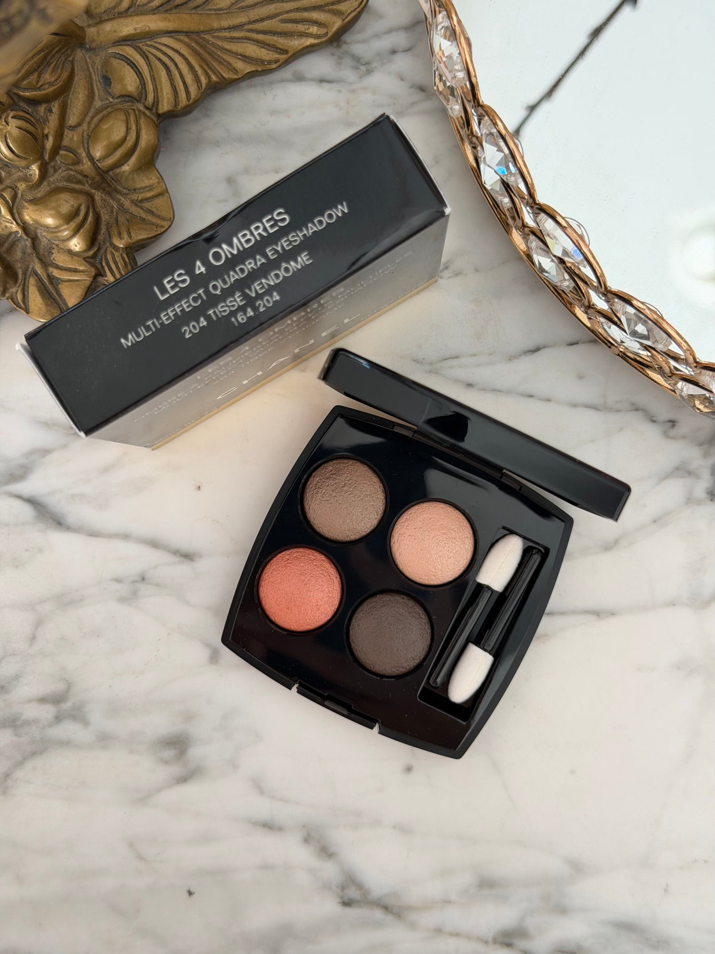 CHANEL Les 4 Ombres
Multi-Effect Quadra Eyeshadow (204)