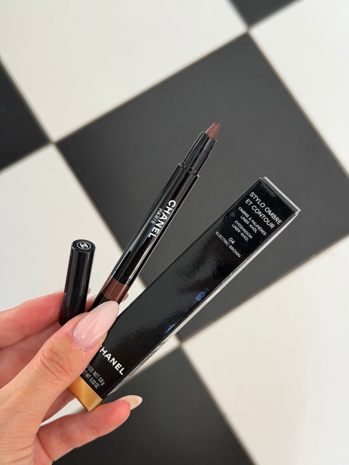 CHANEL Stylo Ombre Et Contour (04)
Eyeshadow – Liner – Khôl