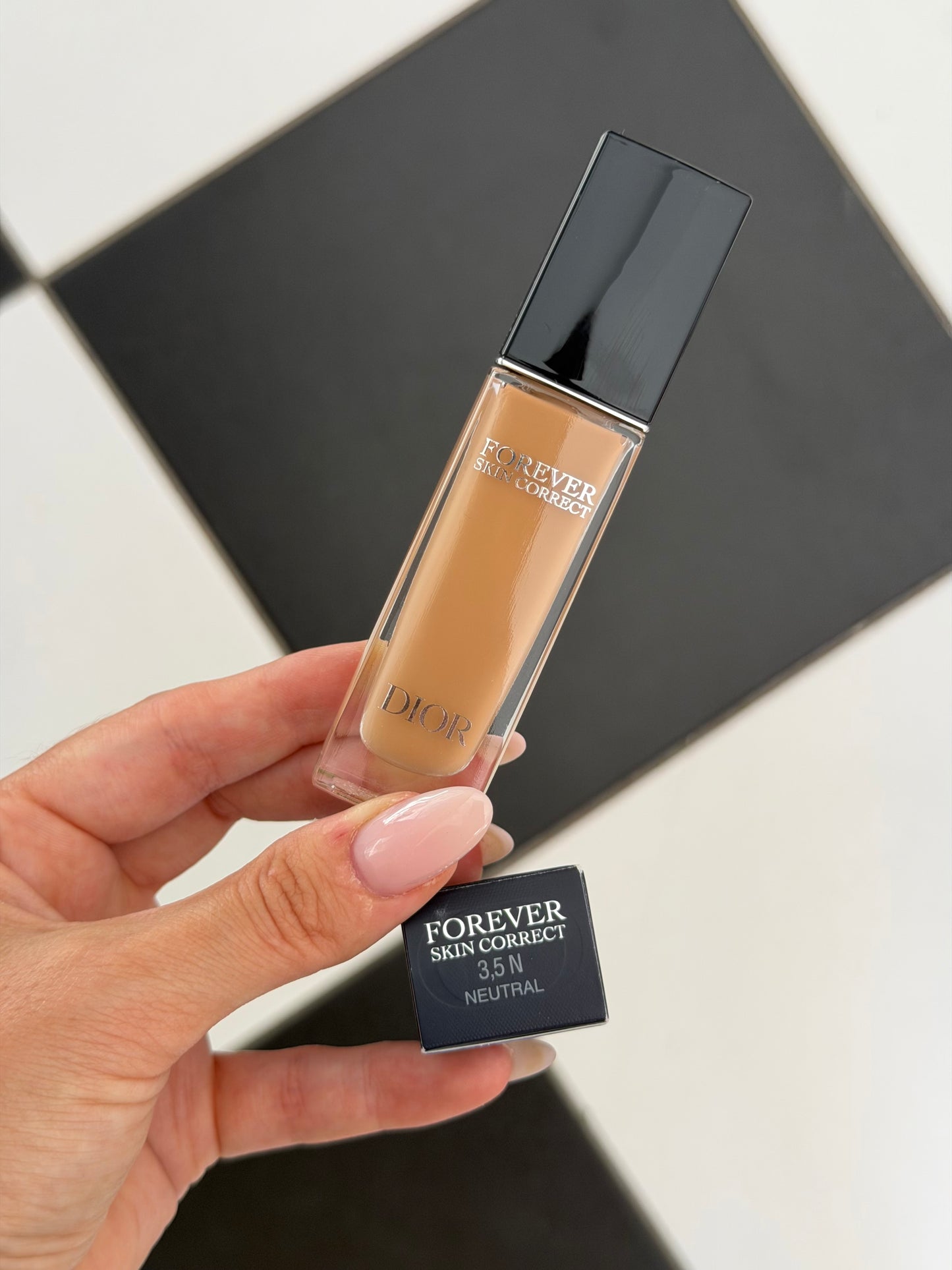 DIOR Forever Skin Correct (3.5N)
Full-Coverage Concealer - 24h Hydration and Wear - No Transfer