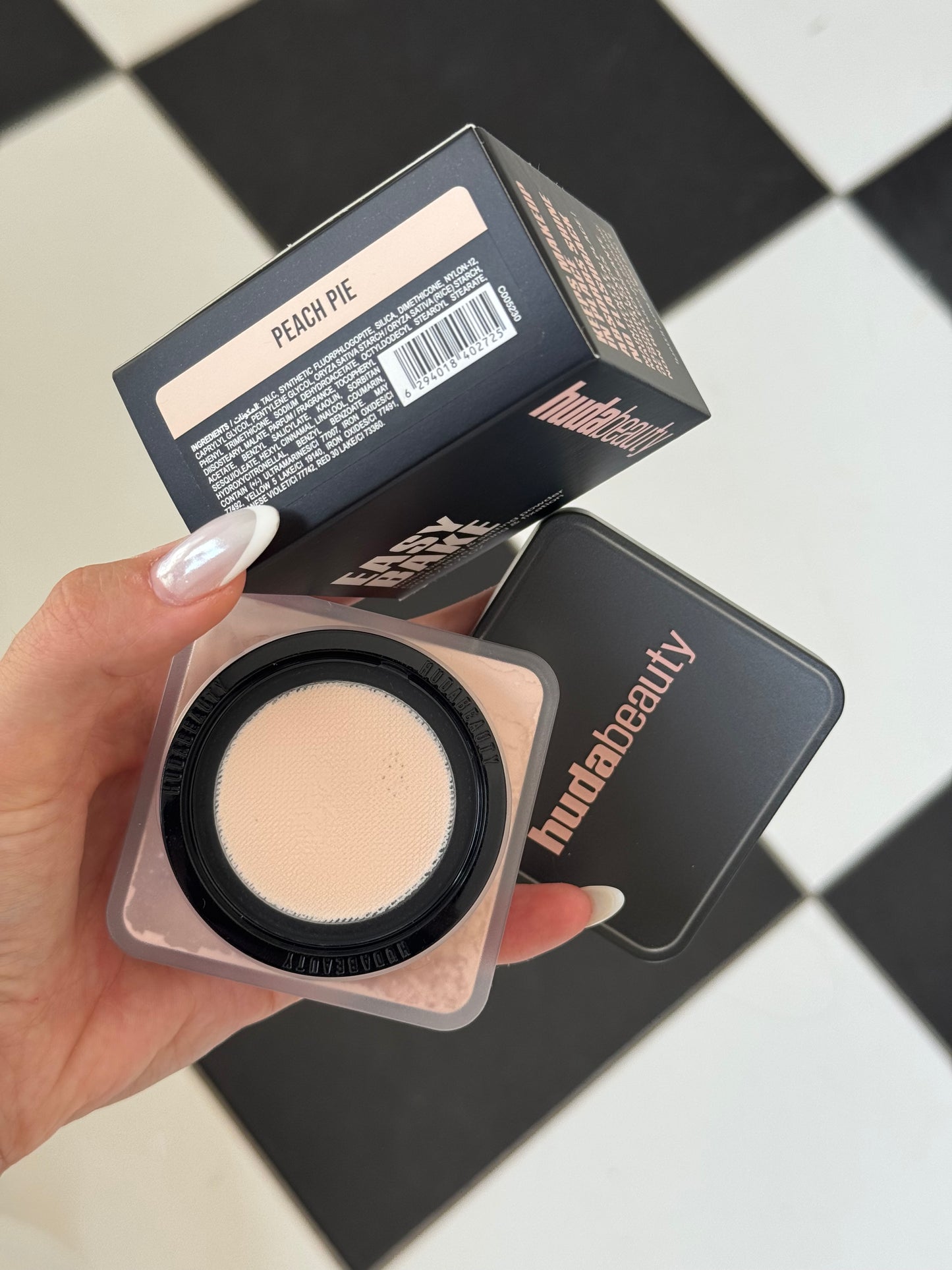 HUDA BEAUTY Easy Bake Loose Baking & Setting Powder - Peach Pie