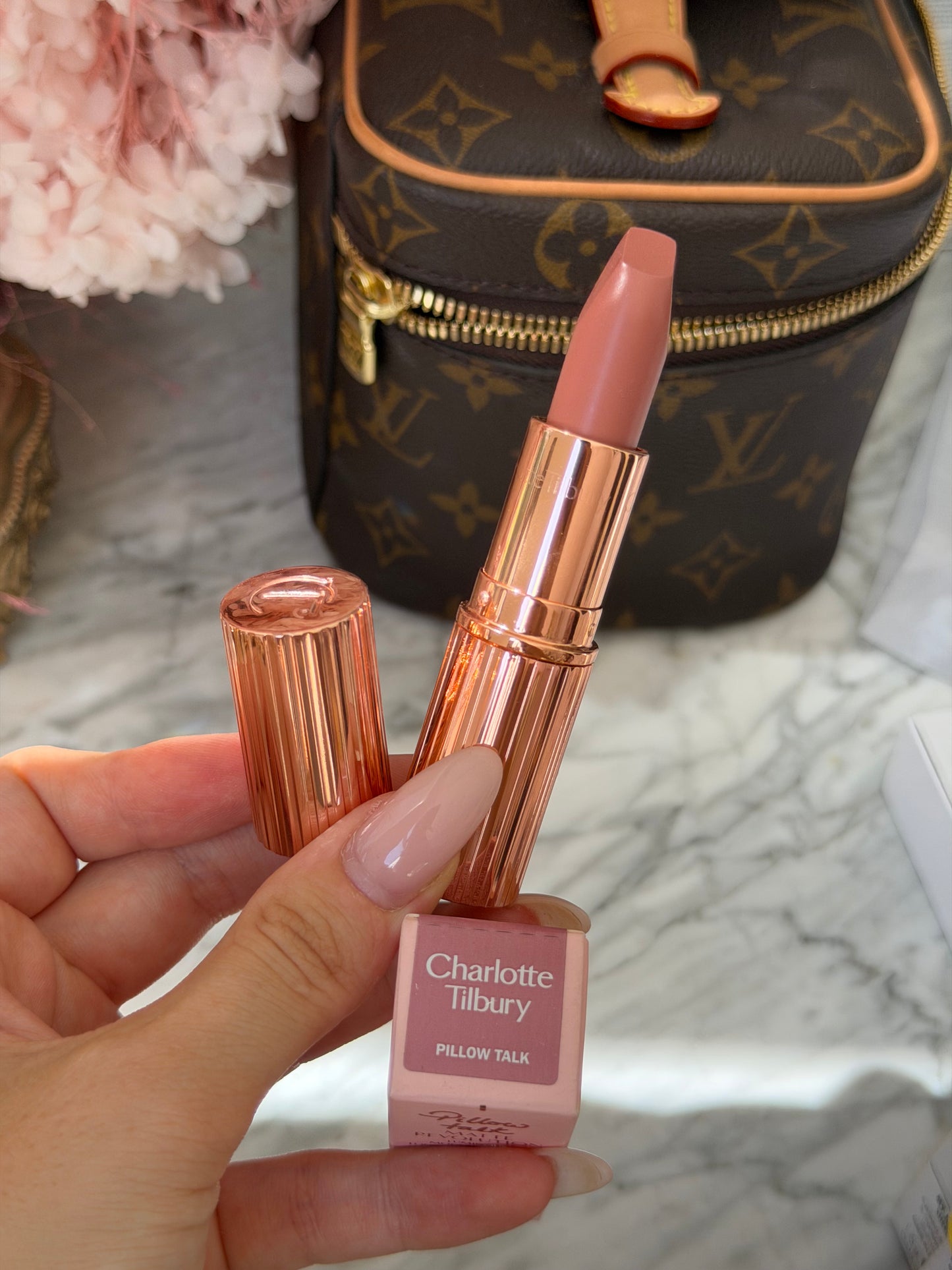CHARLOTTE TILBURY Pillow Talk
Matte Revolution Long-Lasting Lipstick