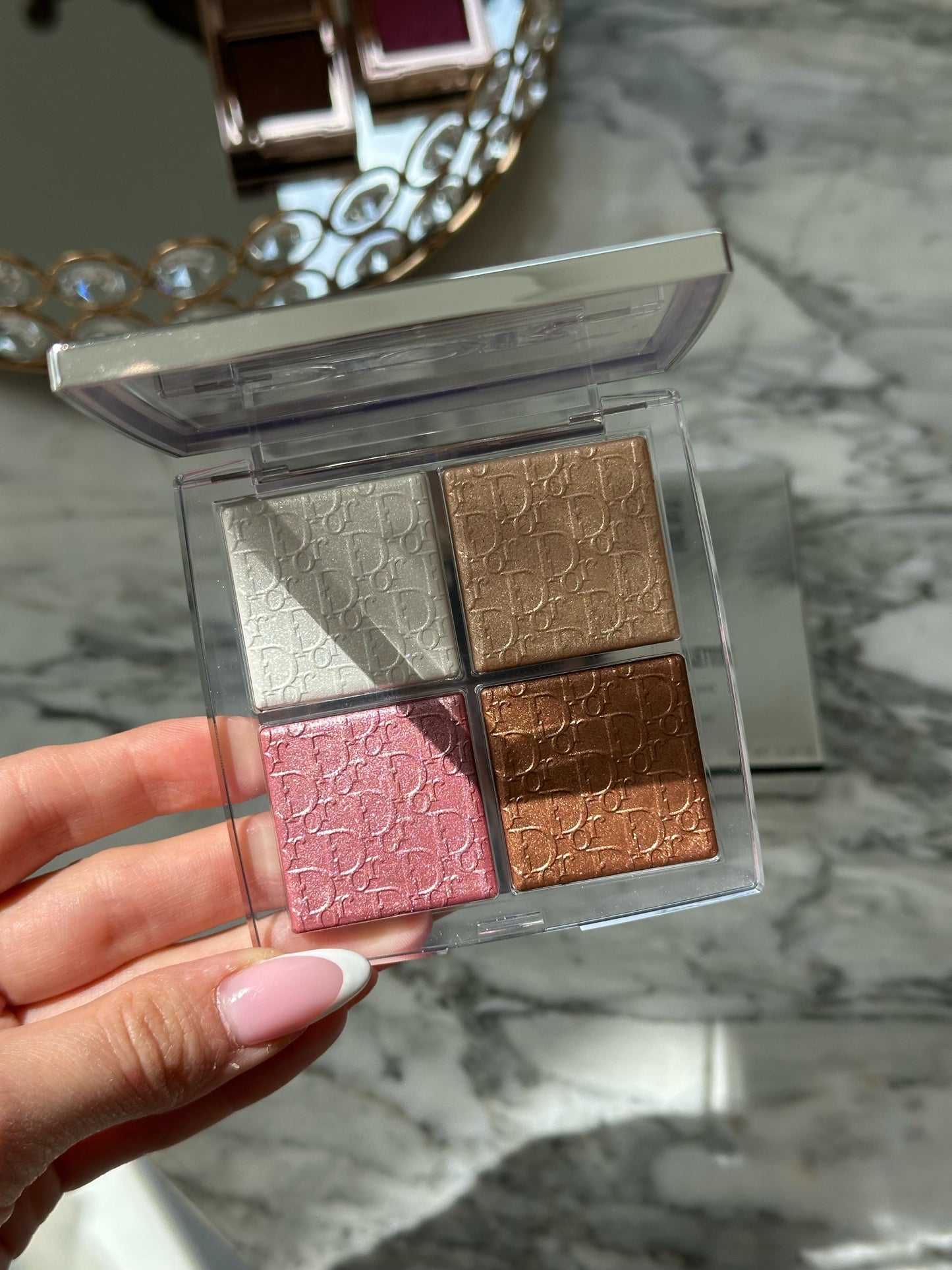 DIOR Backstage Glow Face Palette
Multi-Use Illuminating Makeup Palette - Highlight and Blush (001)