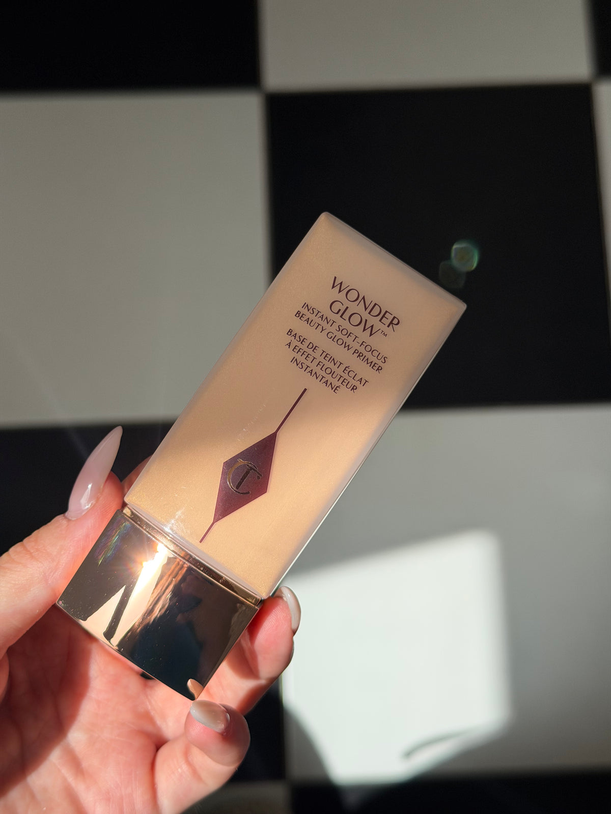 CHARLOTTE TILBURY
WonderGlow Primer
Instant Soft-Focus Beauty Glow