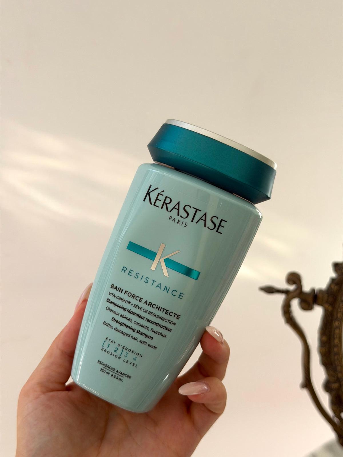 KÉRASTASE Resistance
Bain Force Architecte Shampoo
Reconstructing Shampoo For Weak and Damaged Hair