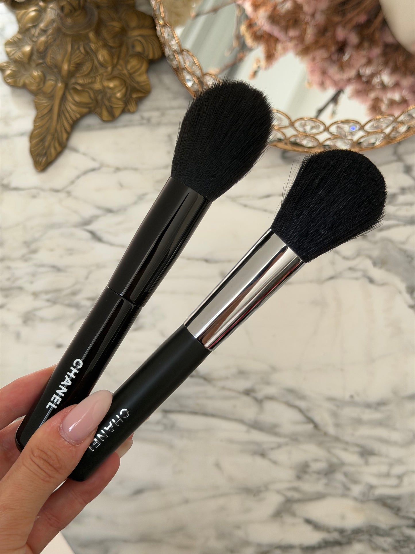 CHANEL Les Pinceaux De Chanel
Powder Brush