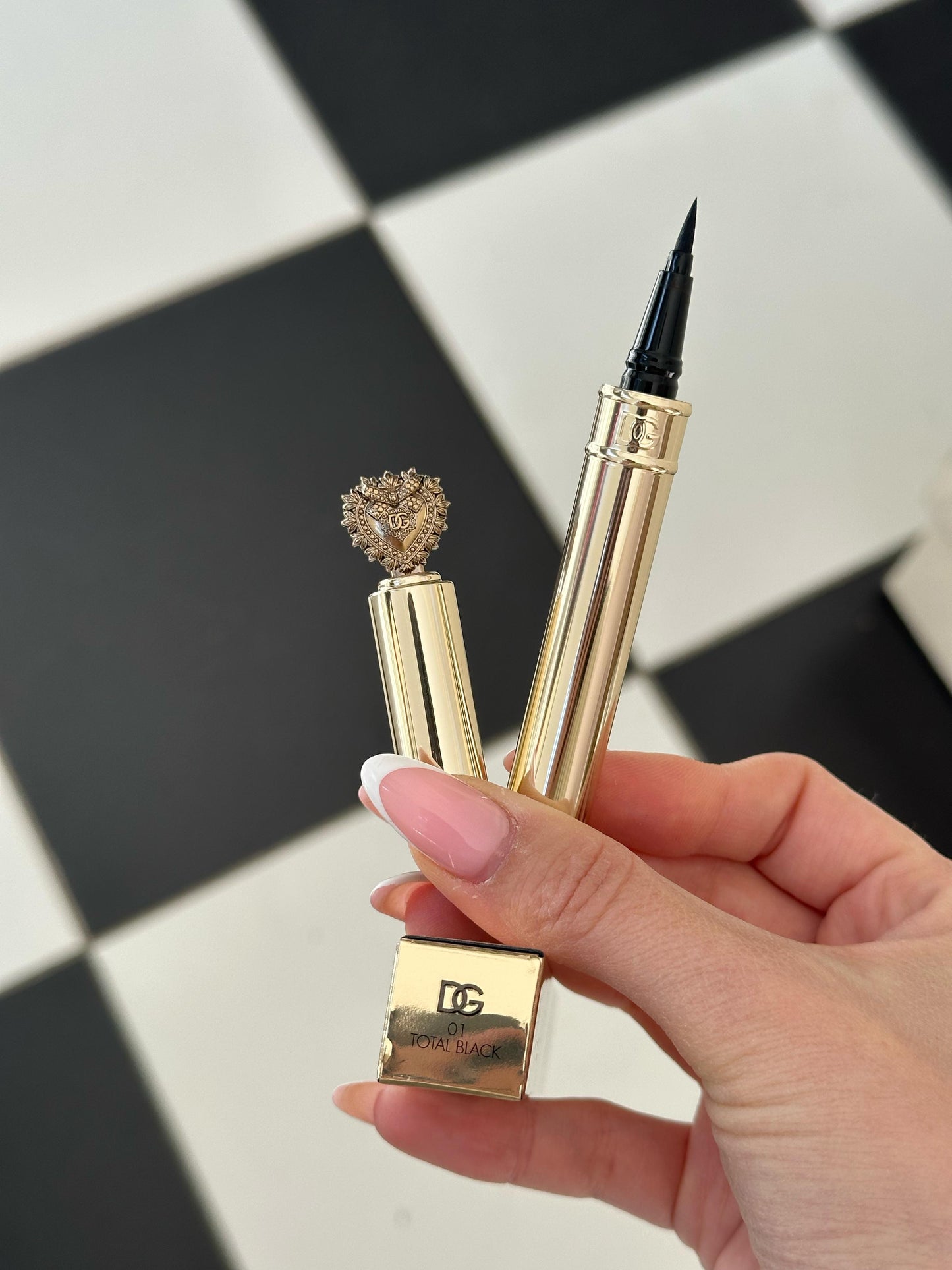 DOLCE&GABBANA Everink Liner
24H Precision Liquid Eyeliner