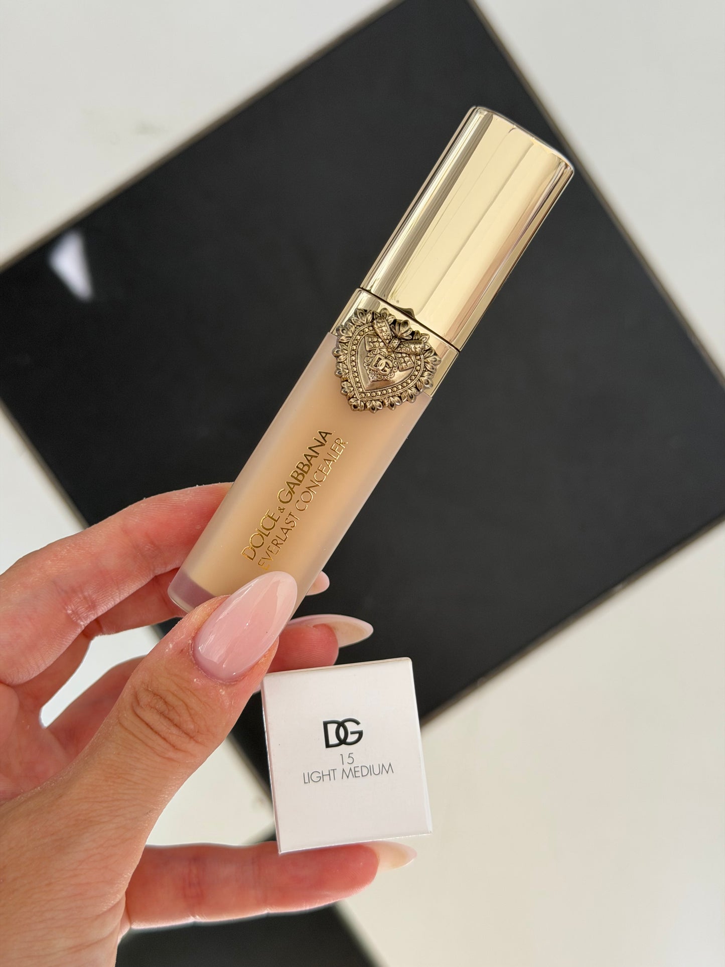 DOLCE&GABBANA Everlast Concealer
24H Wear Crease-Proof Hydrating (15)