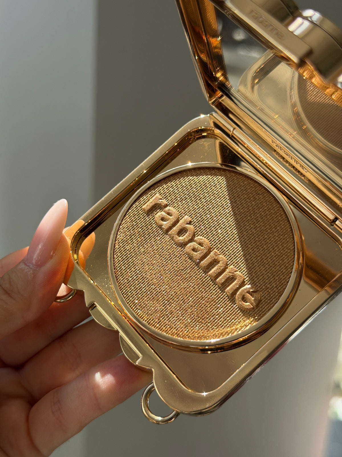 PACO RABANNE 1969 Makeup Clutch
Ultra-Shiny, All-Over Luminizer, Second Skin Comfort
