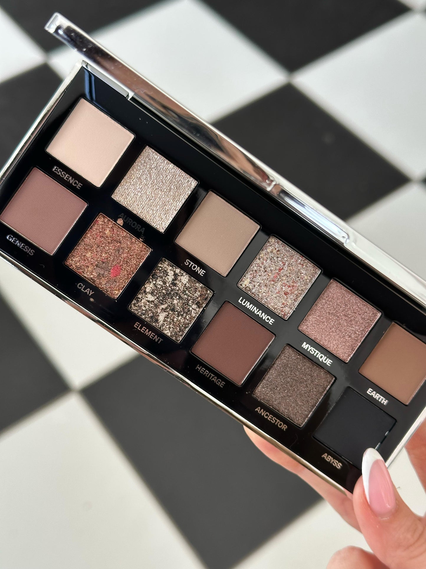 MESAUDA Archetype Eyeshadow - Timeless Beauty Featuring Unique And Transformative Textures