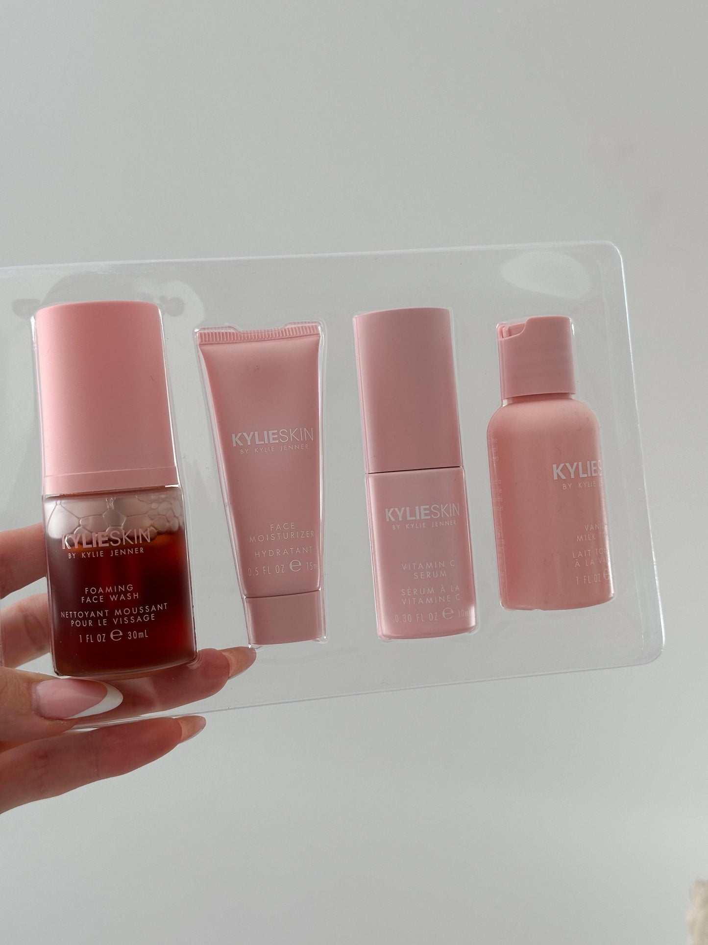 KYLIE JENNER Kylieskin Essentials Travel Set