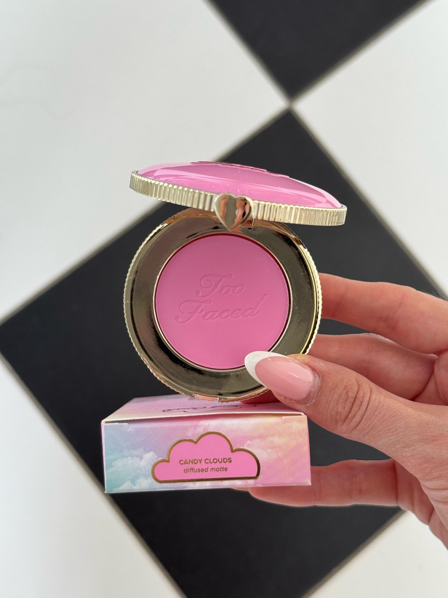 TOO FACED Cloud Crush Blush - Candy Clouds
Velvety Second-Skin Powder Formula