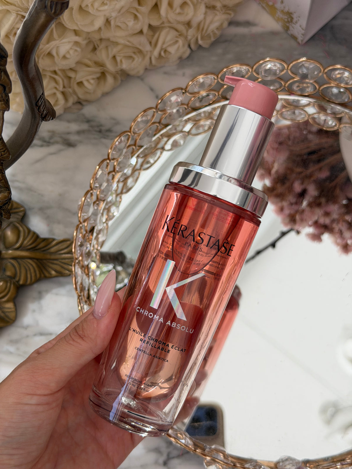 KÉRASTASE Chroma Absolu
L’Huile Chroma Éclat
Radiance Sublimating Hair Oil