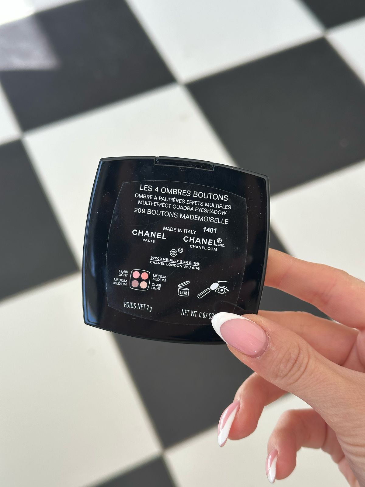 CHANEL Les 4 Ombres Boutons - Multi Quadra Eye Shadow (209)