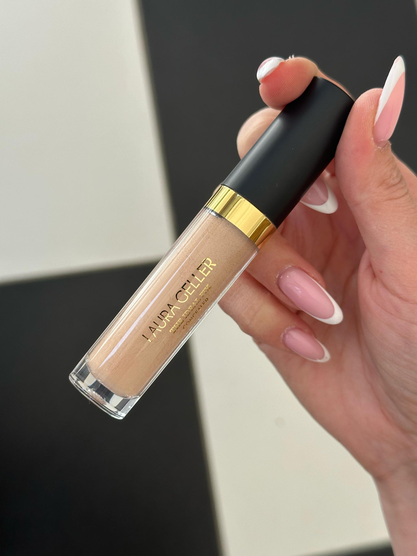 LAURA GELLER The Ideal Fix Concealer
