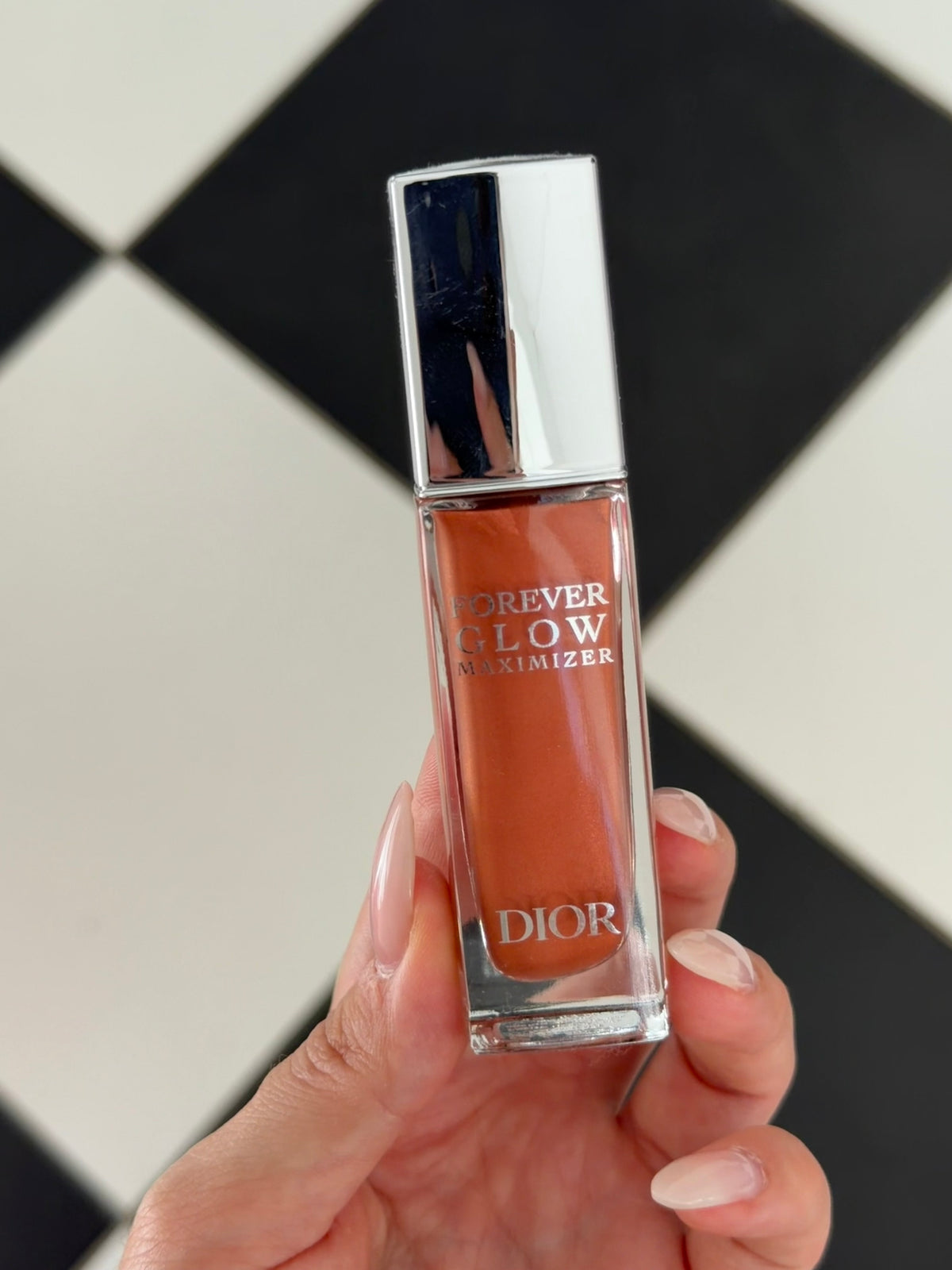 DIOR Forever Glow Maximizer (Copper)
Liquid Highlighter - Long Wear - Intense Luminous And Multi-Use