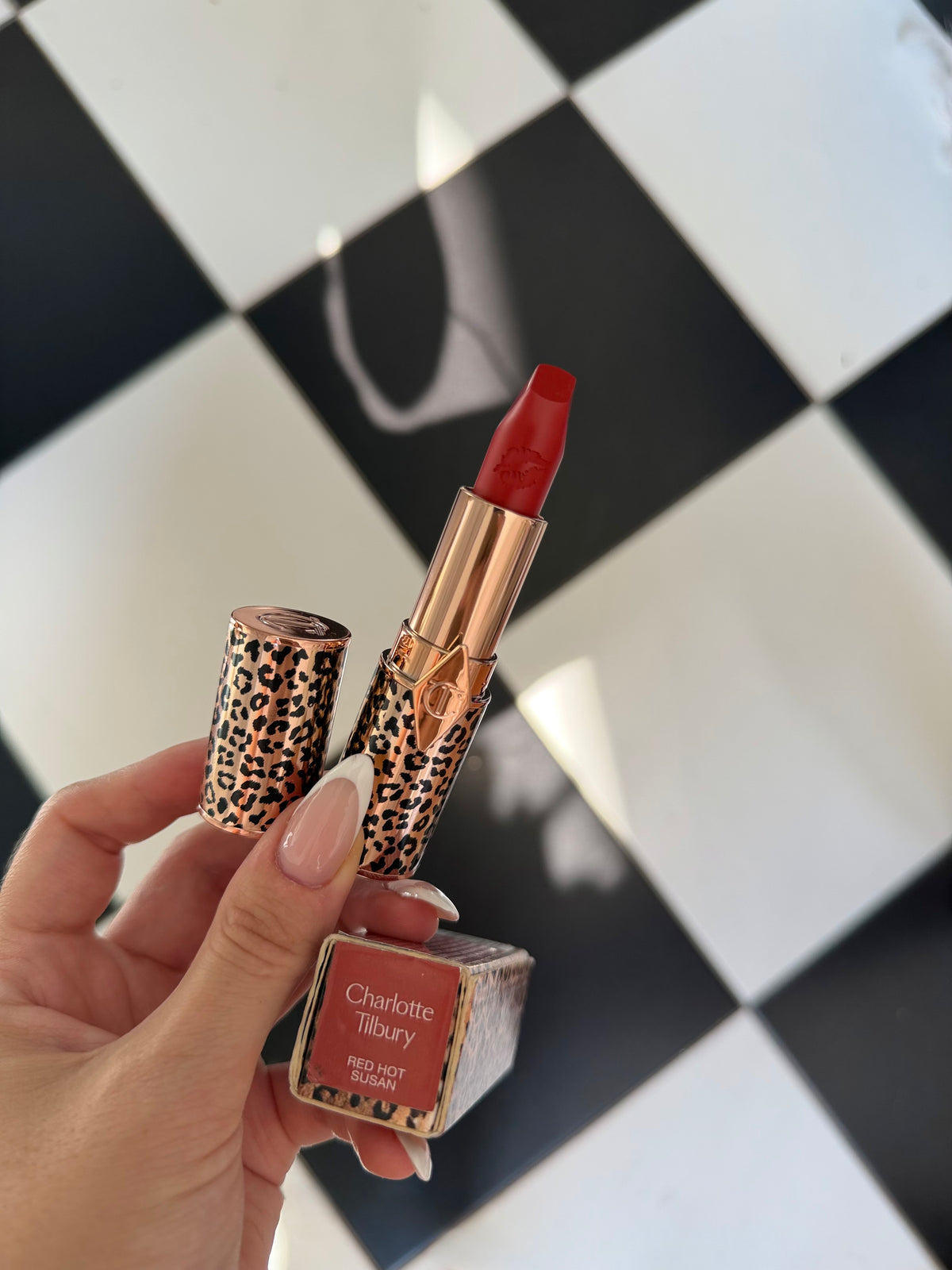 CHARLOTTE TILBURY
Hot Lips Lipstick - Red Hot Susan