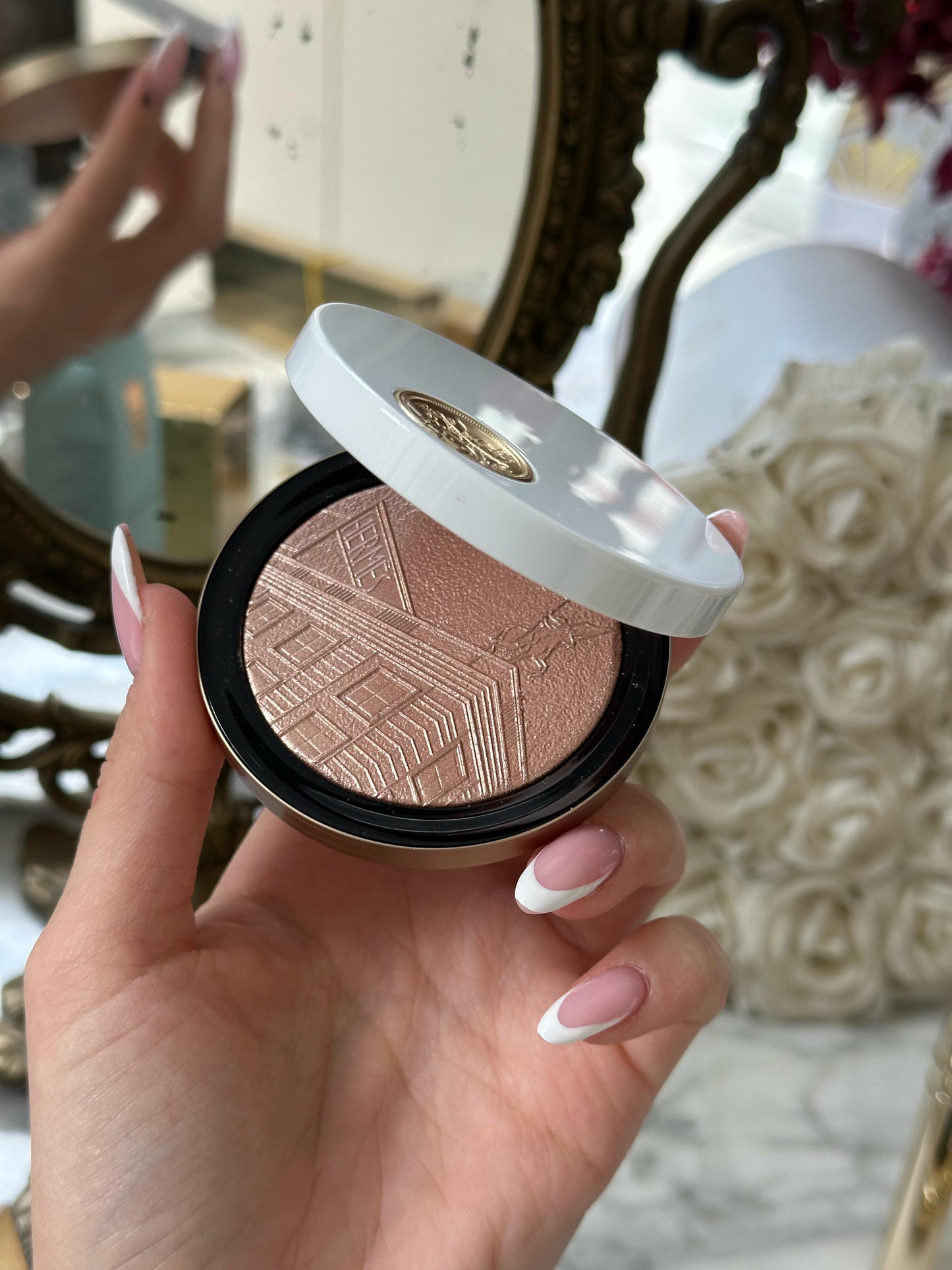 HERMÈS Limited Edition Powders
- 24 Faubourg Face and Eye Illuminating Powder