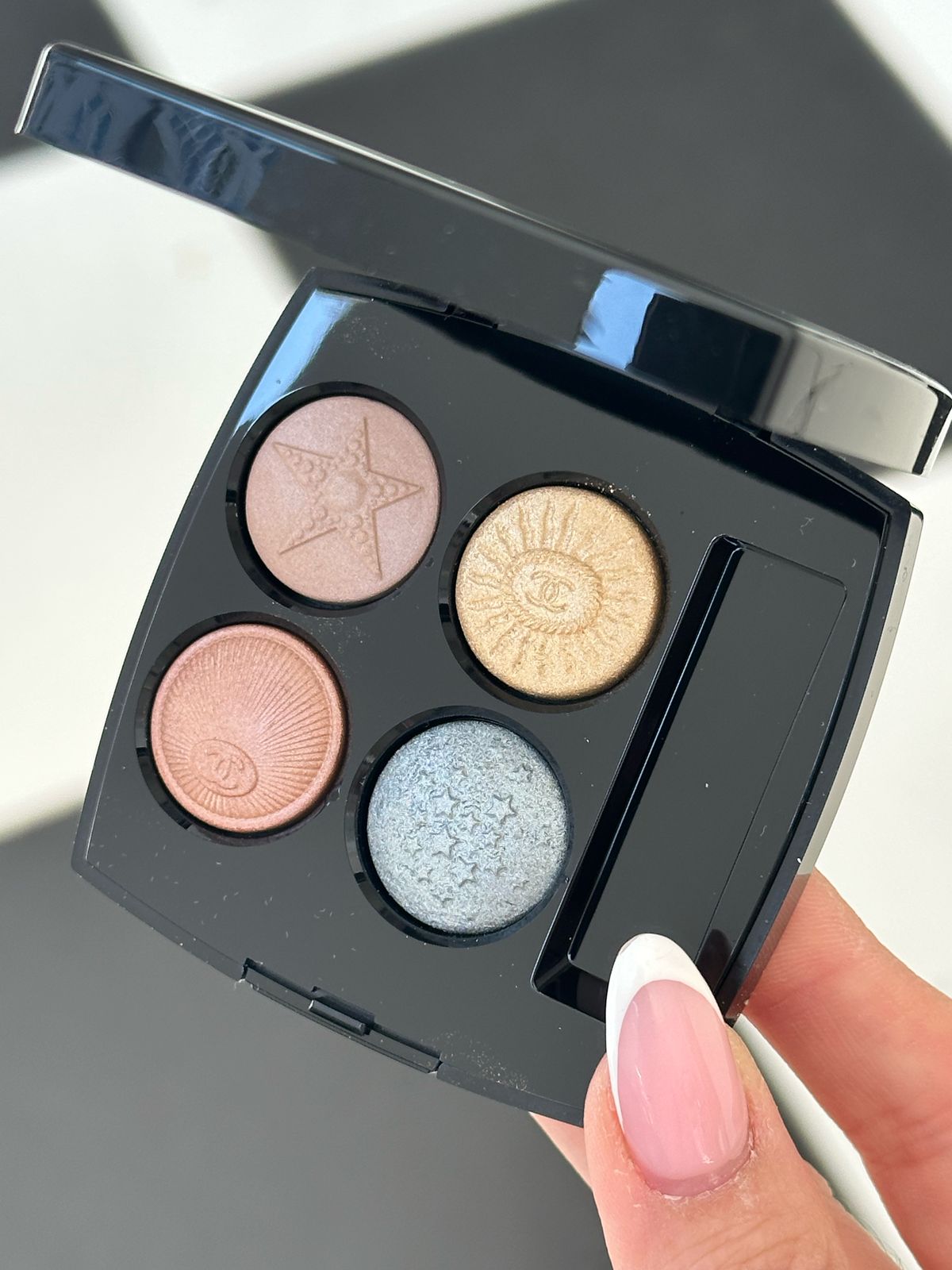 CHANEL Les 4 Ombres Boutons - Multi Quadra Eye Shadow (229)