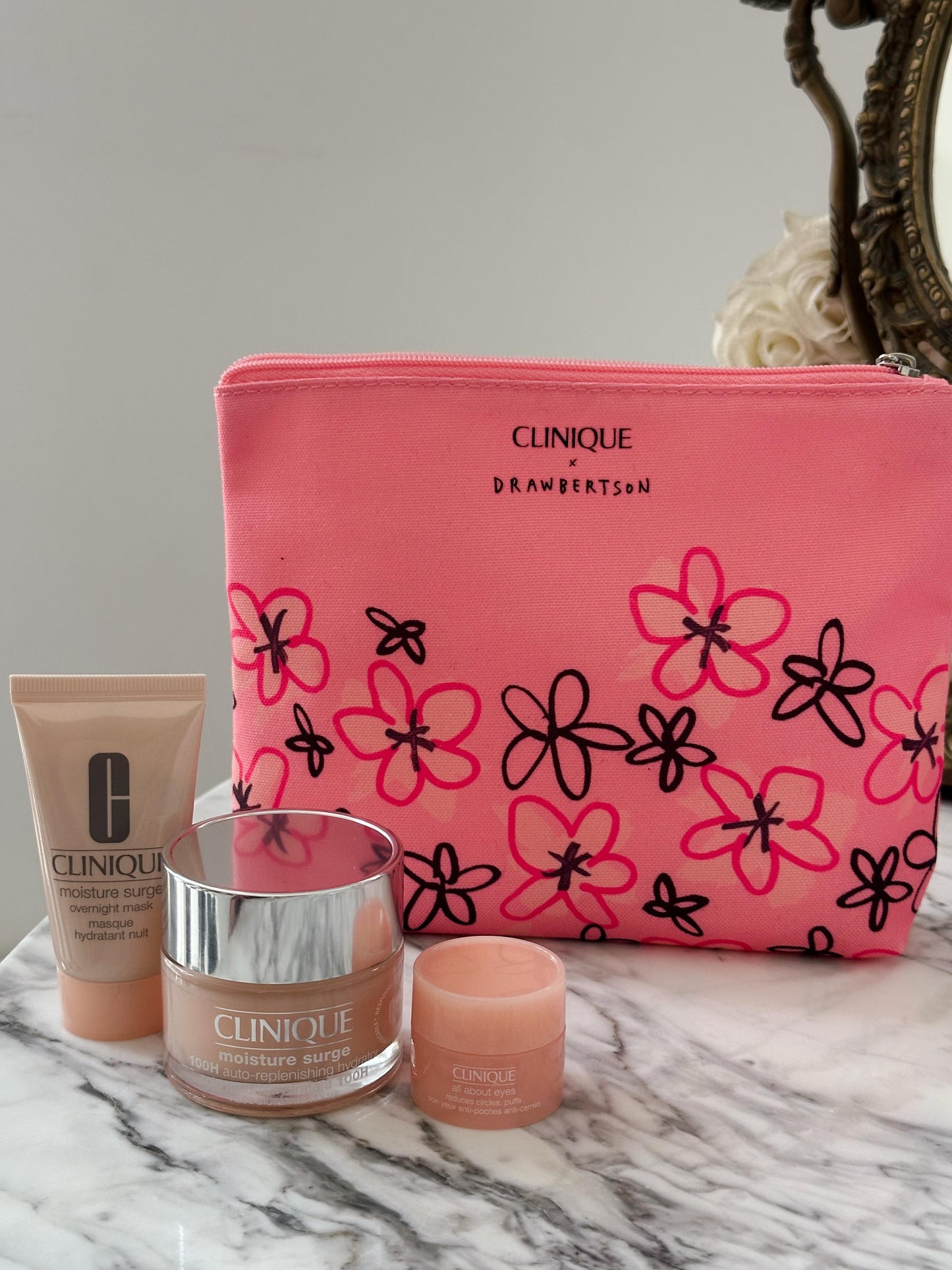 CLINIQUE Moisture Megastars Gift Set
Three Hydration Heroes In One