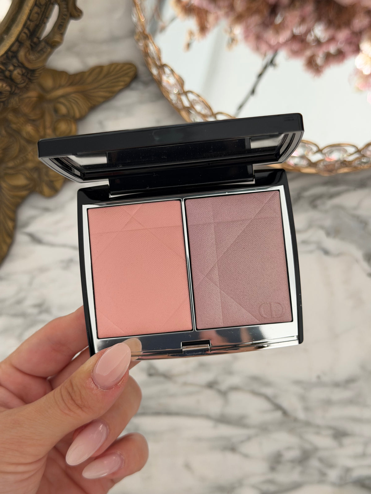 DIOR Rouge Blush Colour & Glow (287)
Multi-Use Face Palette – Color and Highlighter Duo