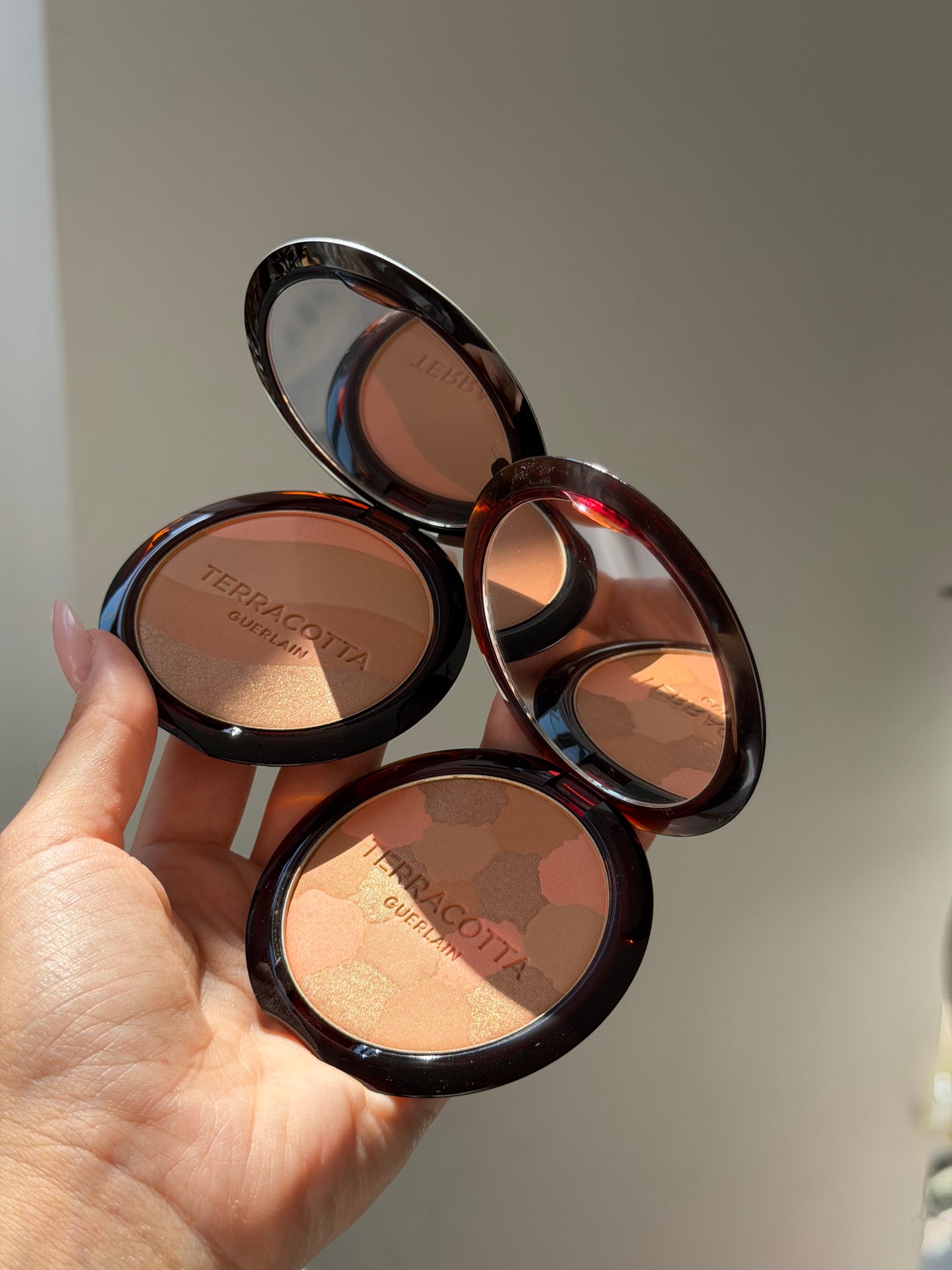 GUERLAIN Terracotta Golden Dunes
The Sun-Kissed Healthy Glow Powder Limited Edition - Case Blue Dakhla