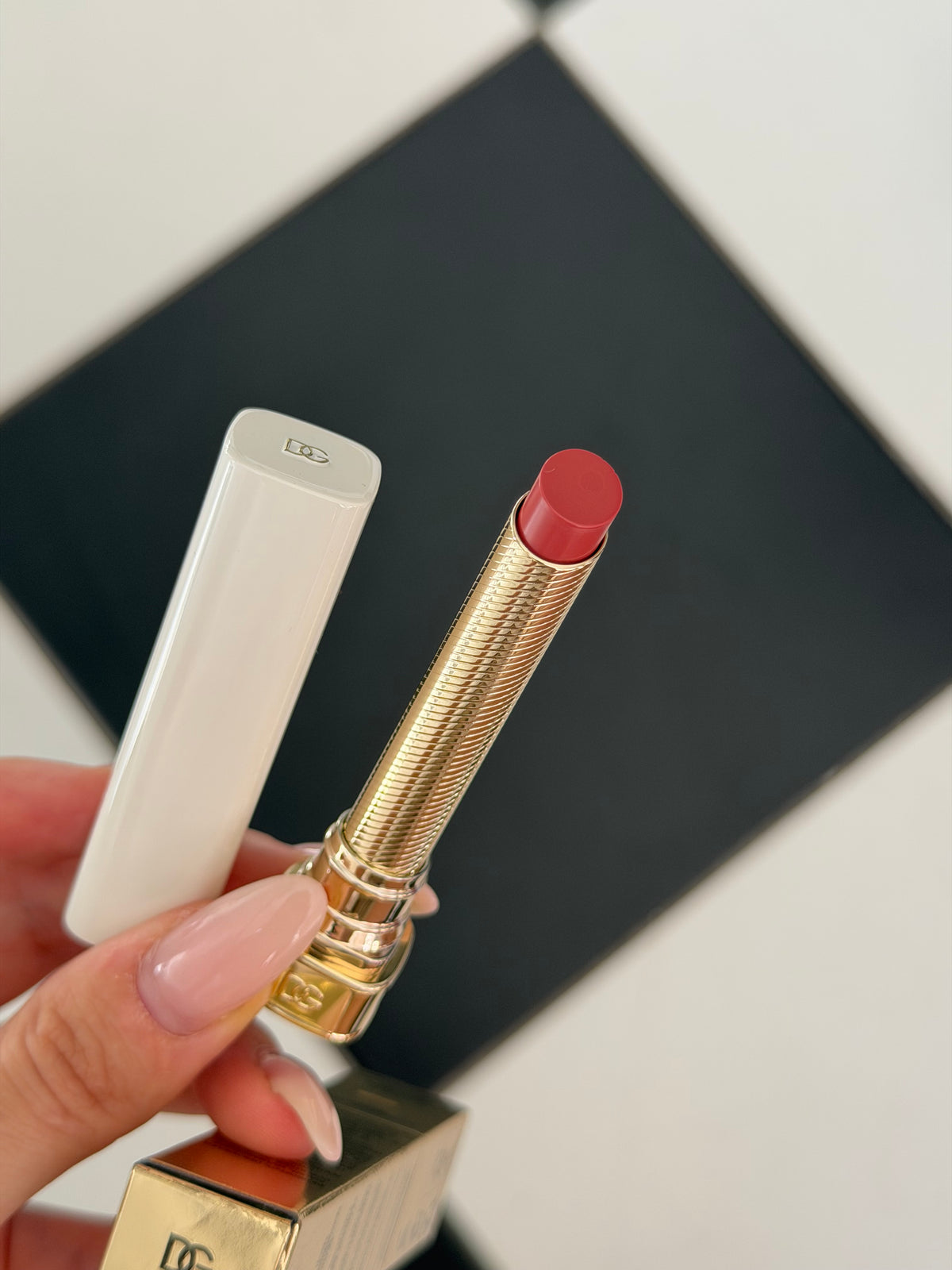 DOLCE&GABBANA My Juicy Sheer Lipstick - My 1984
Instant Shine & Hydration Lip Stylo