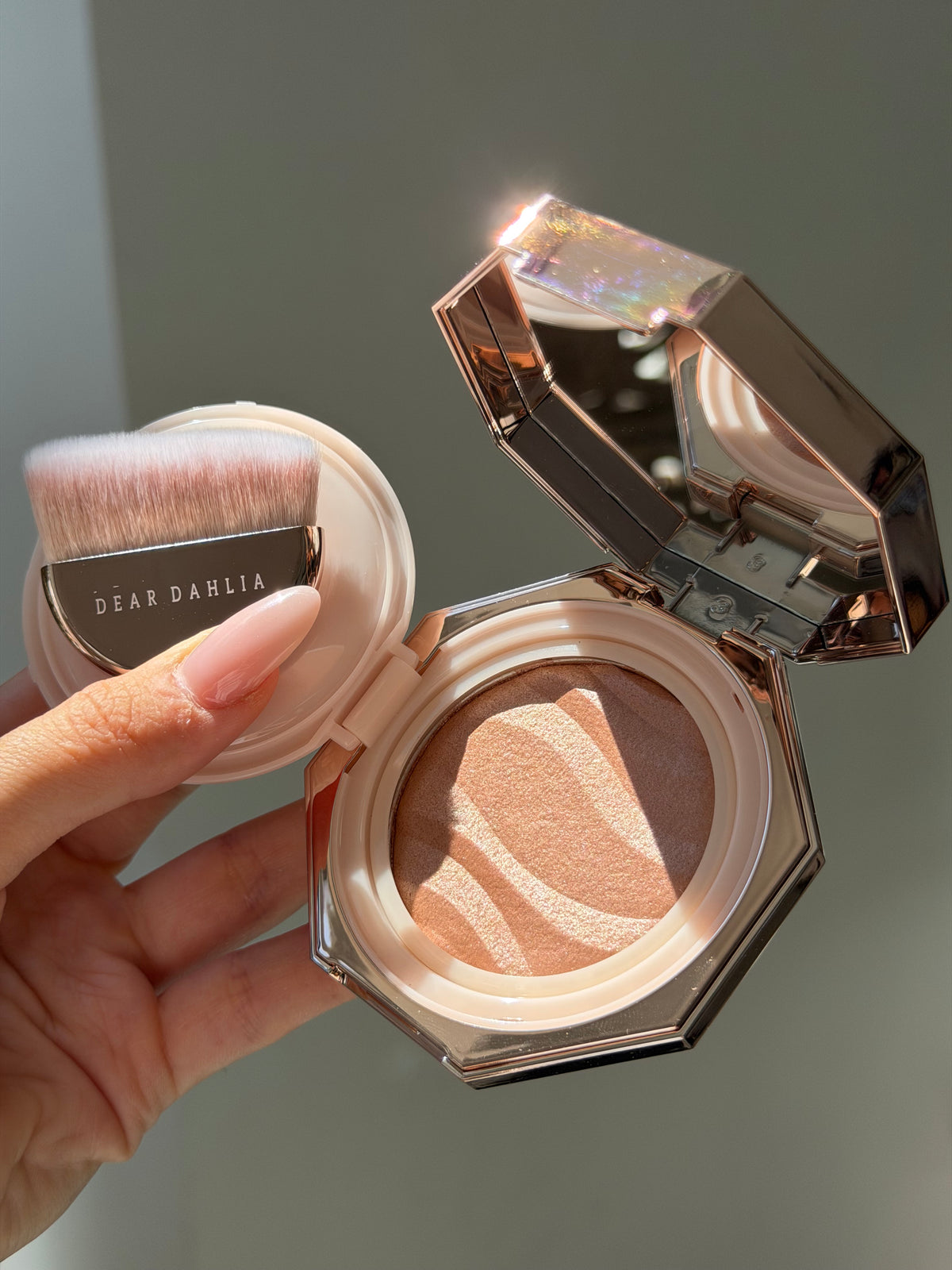 DEAR DAHLIA Blooming Edition
Endless Glow Illuminator - Highlighter