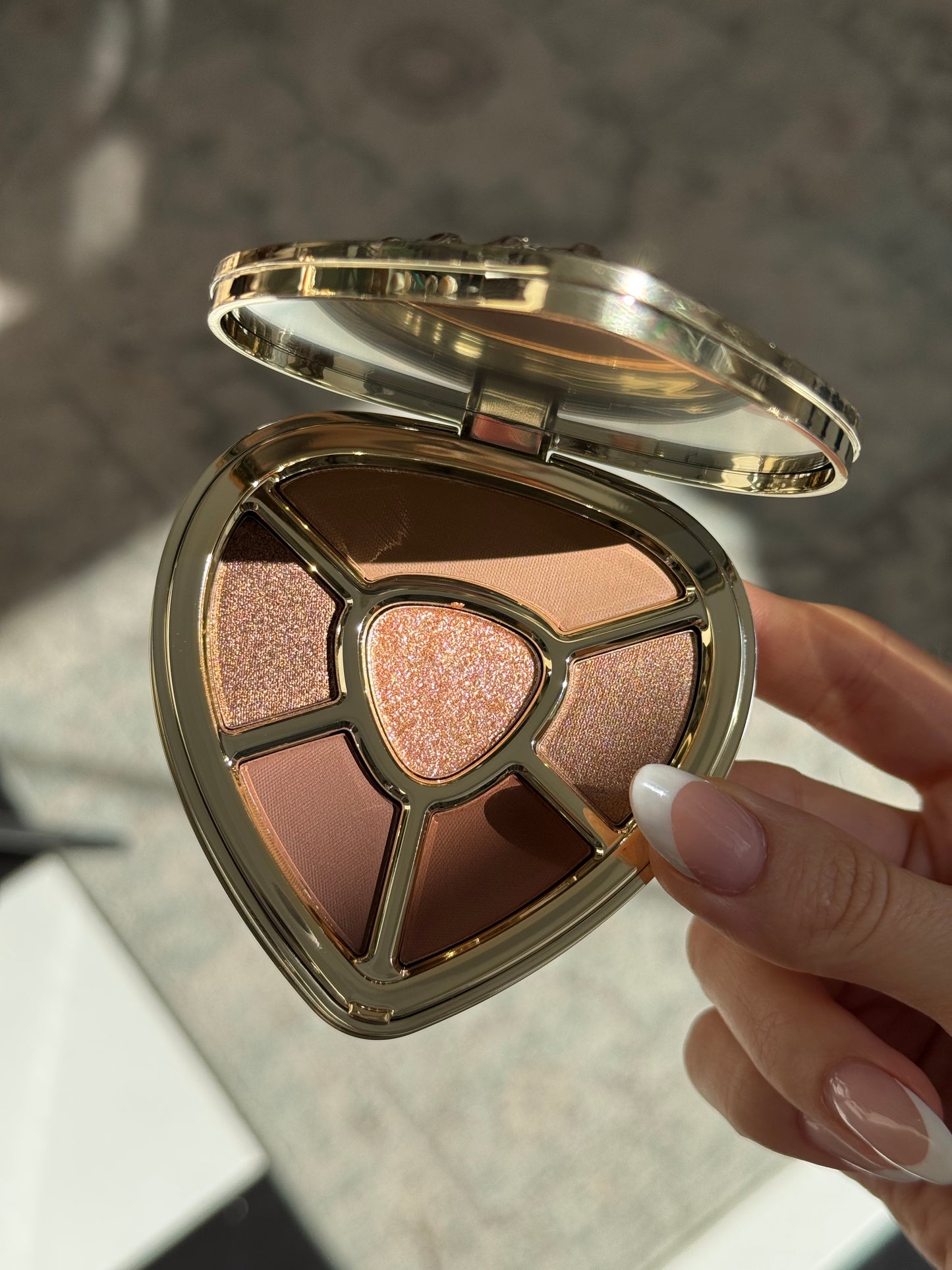 DOLCE&GABBANA Ever Icon Eye Palette (01)
10H Multi-Finish Day To Night Eyeshadow