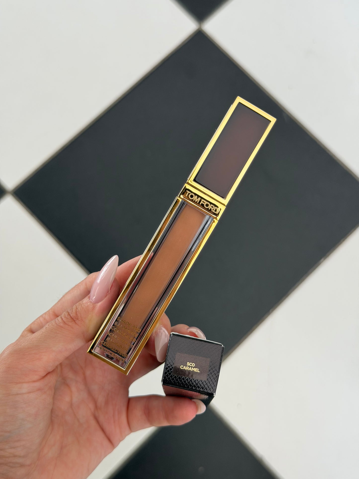 TOM FORD Shade And Illuminate Concealer (5C0)