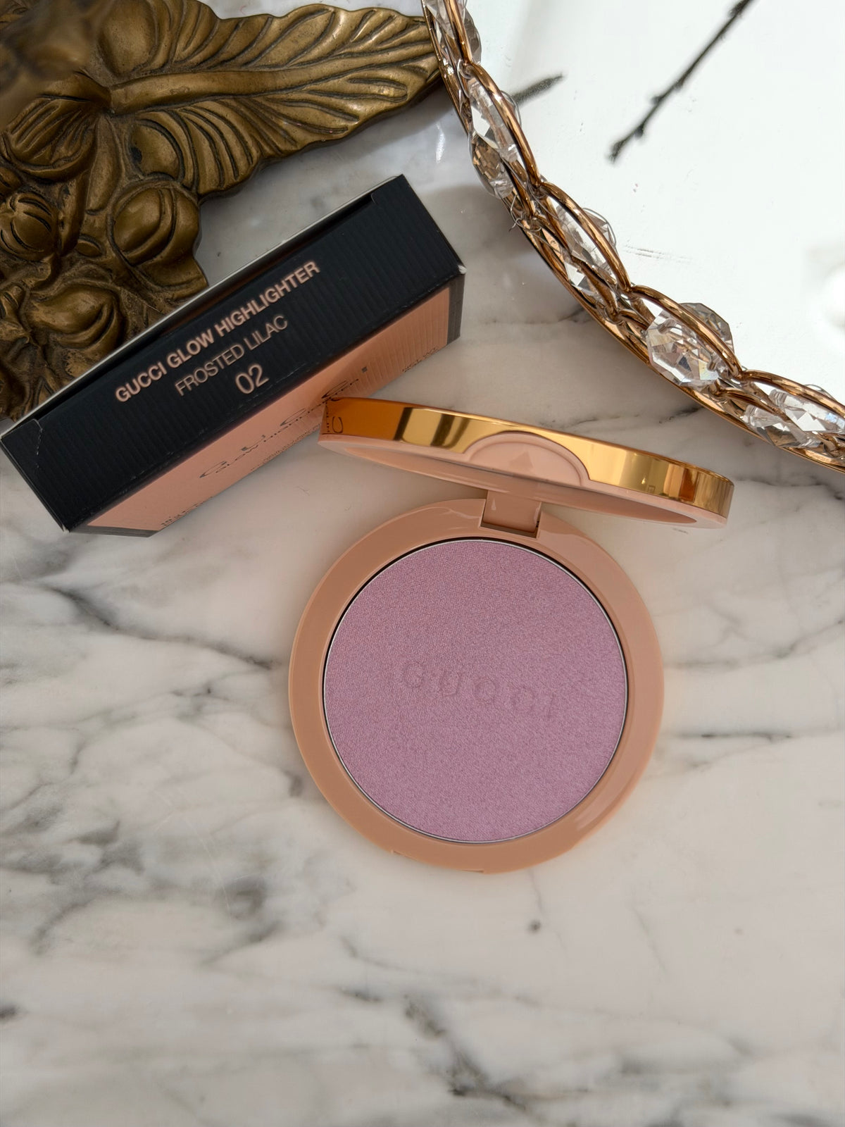 GUCCI Glow Highlighter (02)
Multi-Use Silky Illuminating Powder
