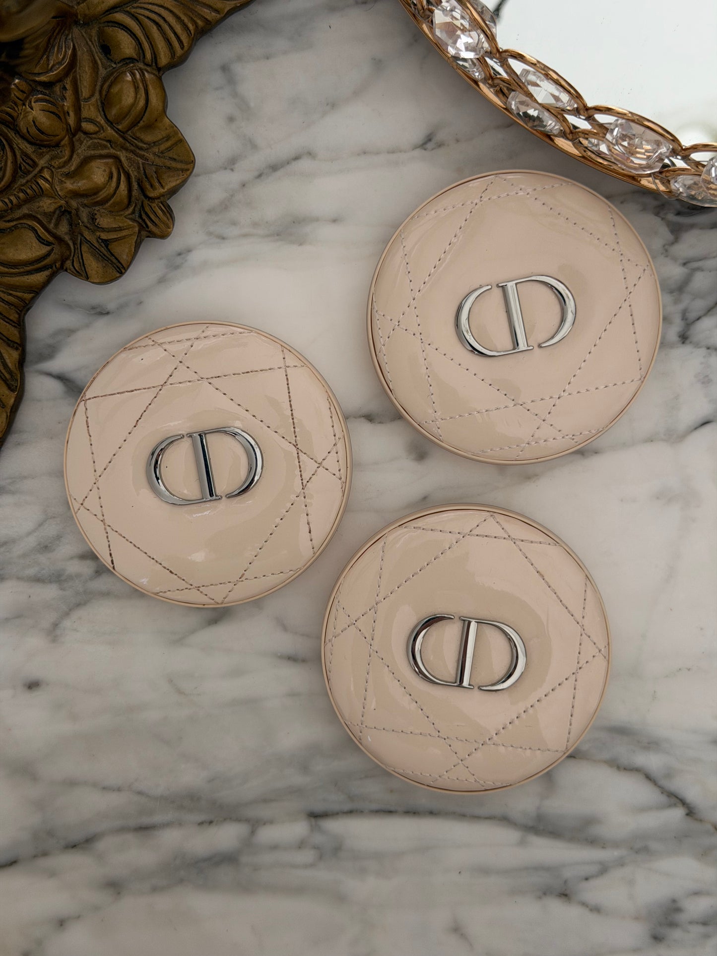 DIOR Forever Couture Luminizer (02)
Longwear Highlighter - 95%* Natural-Origin Pigments