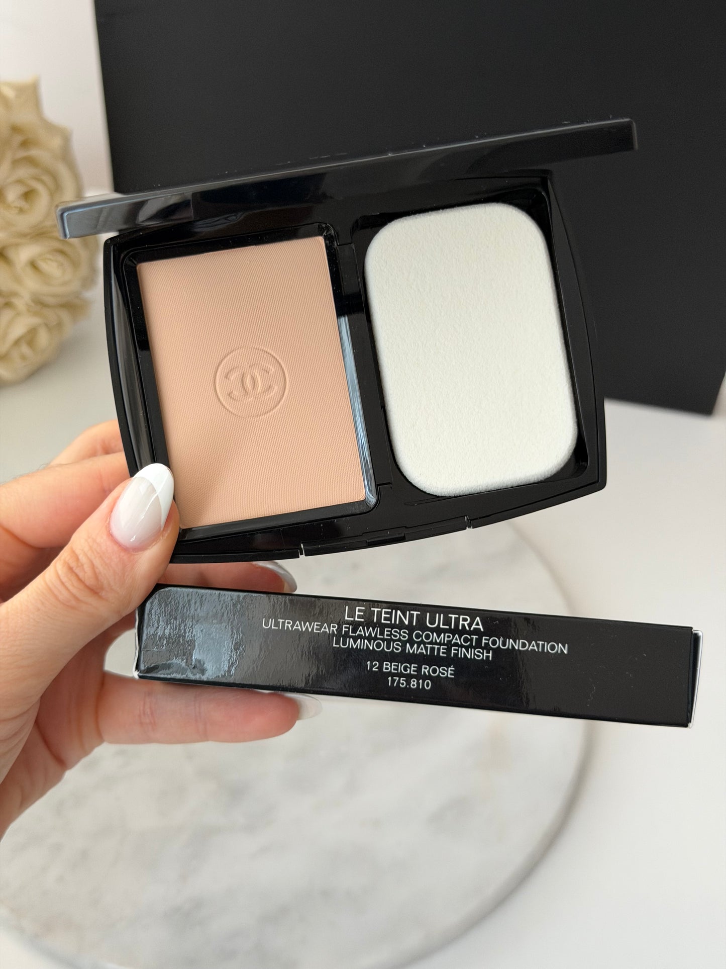 CHANEL Ultra Le Teint (12)
Ultrawear Compact Foundation All-Day Comfort Flawless Luminous Matte Finish SPF15