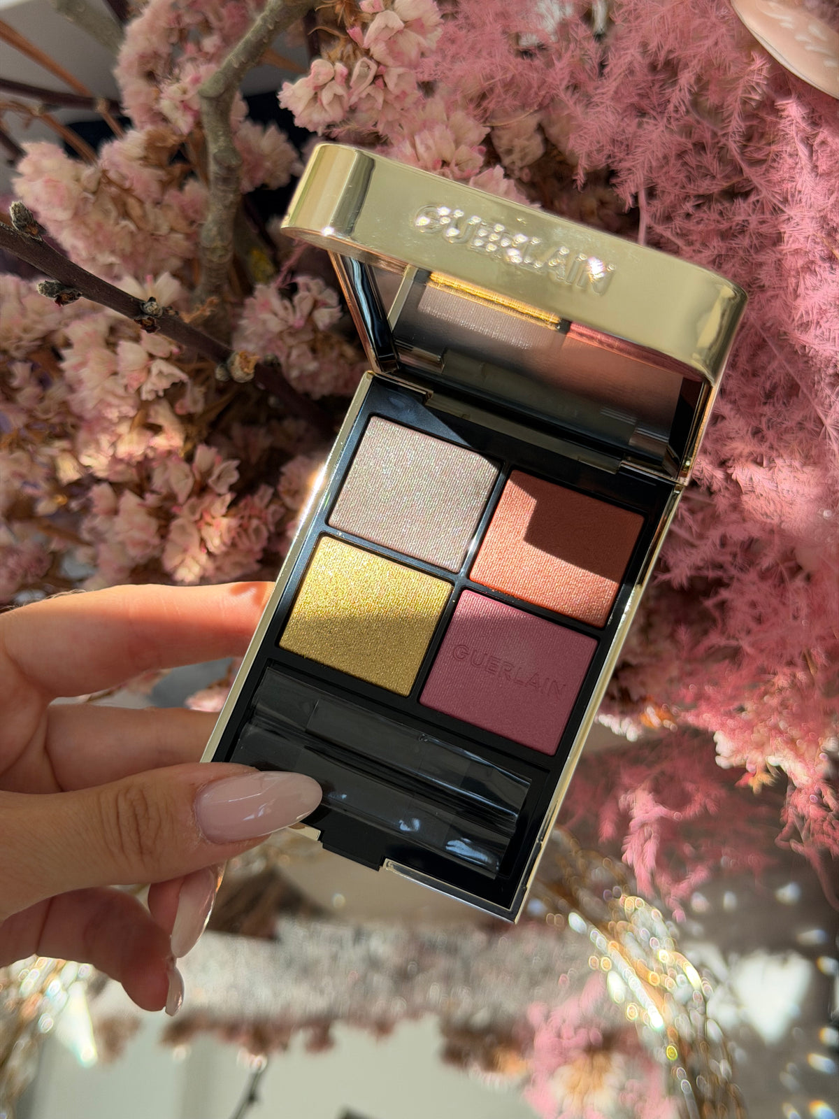 GUERLAIN Ombres G
Eyeshadow Quad
Multi-Effect, High Color & Long Wear (555)