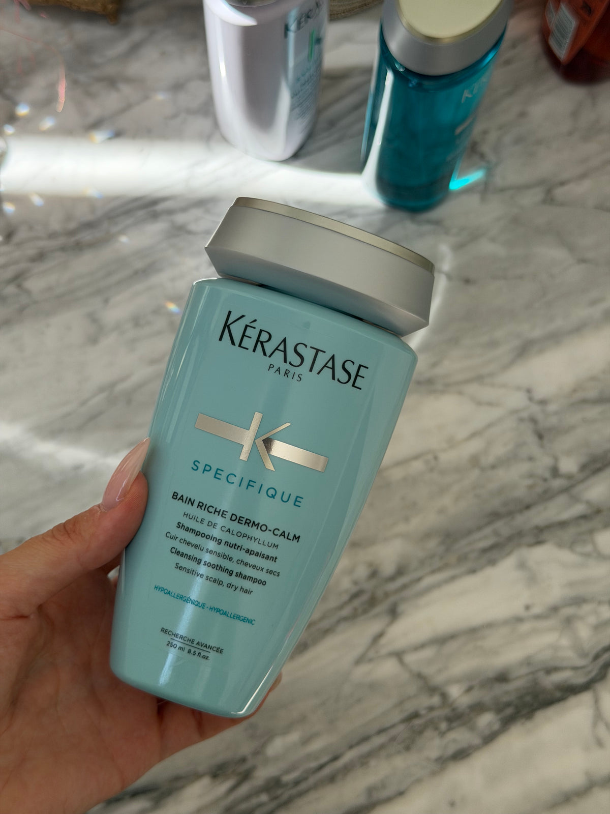 KÉRASTASE Specifique
Bain Riche Dermo-Calm
Anti-Irritation
