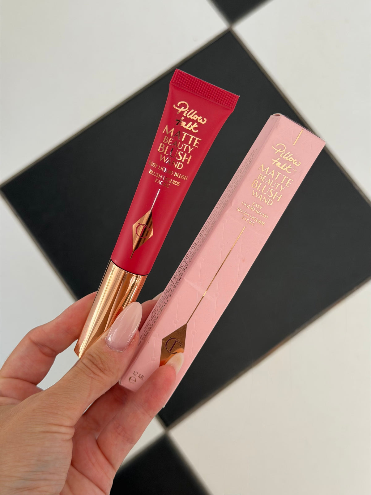 CHARLOTTE TILBURY Pillow Talk - Dream Pop
Matte Beauty Blush Wand - Easy Liquid Blush