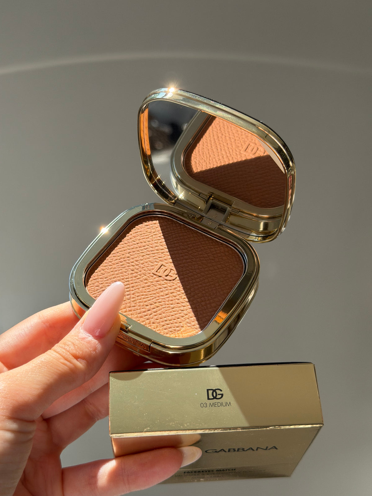 DOLCE&GABBANA Face&Eyes Match
Lasting Bronzer & Eyeshadow Powder (03)