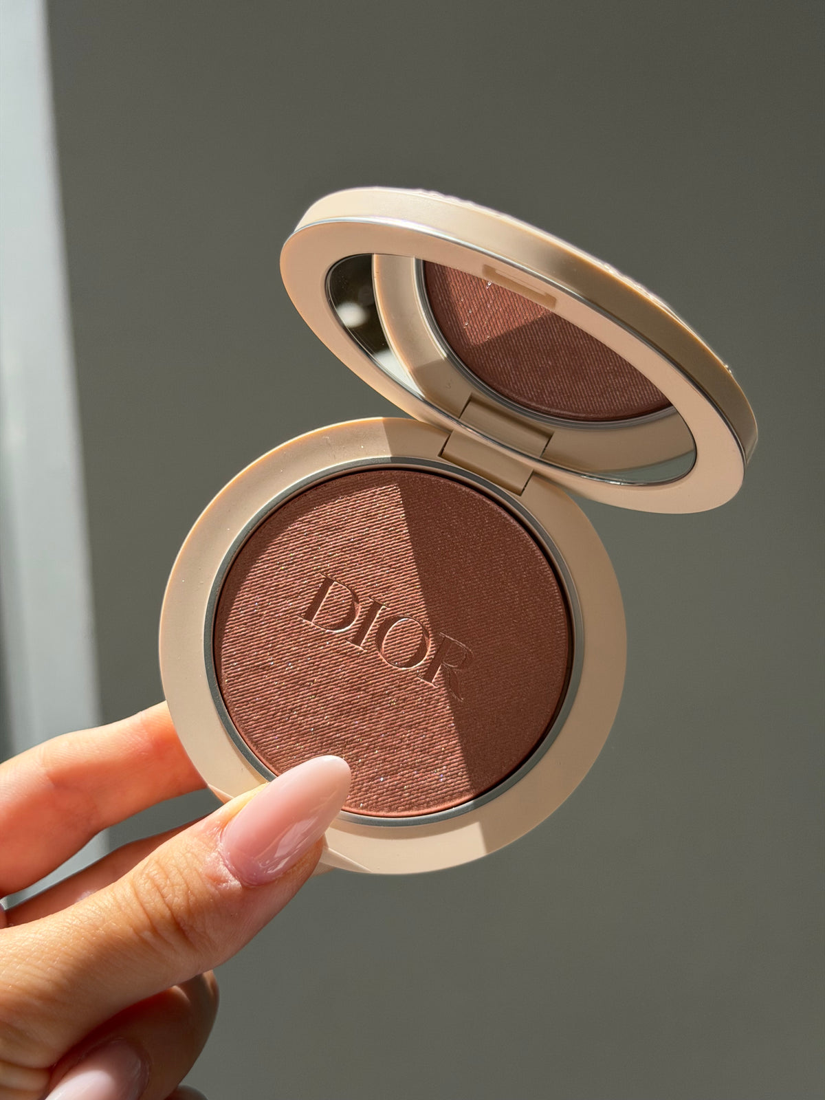 DIOR Forever Couture Luminizer (05)
Longwear Highlighter - 95%* Natural-Origin Pigments