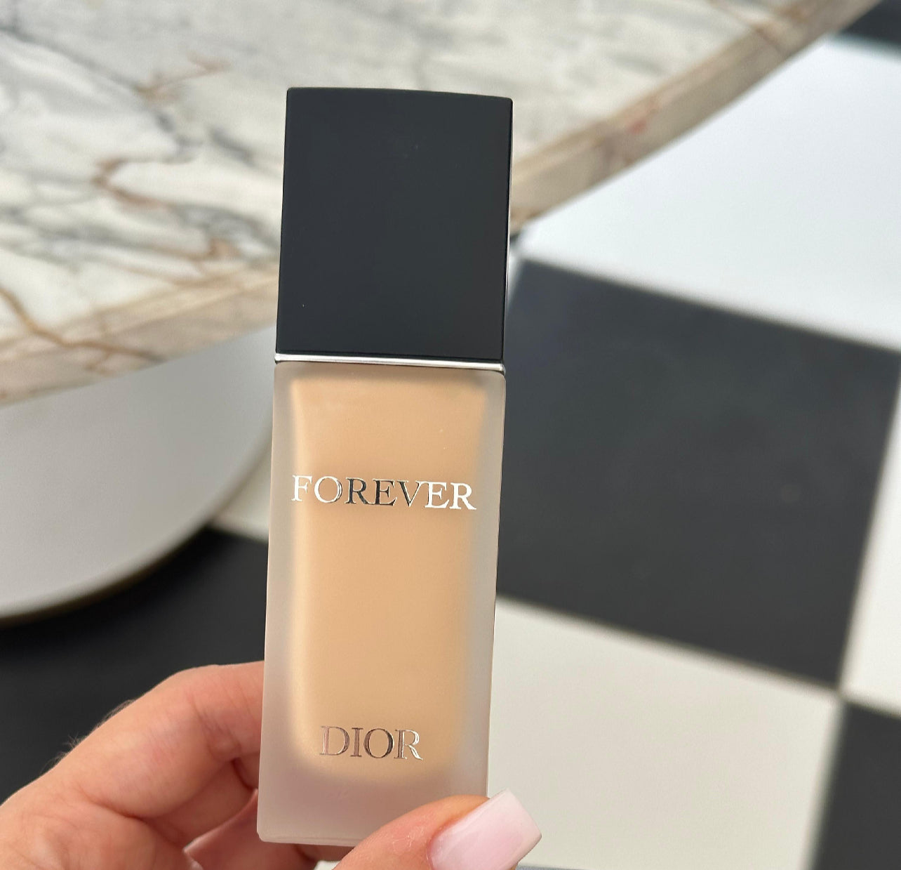 DIOR Forever (2N)
Clean Matte Foundation 24h Wear - No Transfer, Concentrated in Skincare