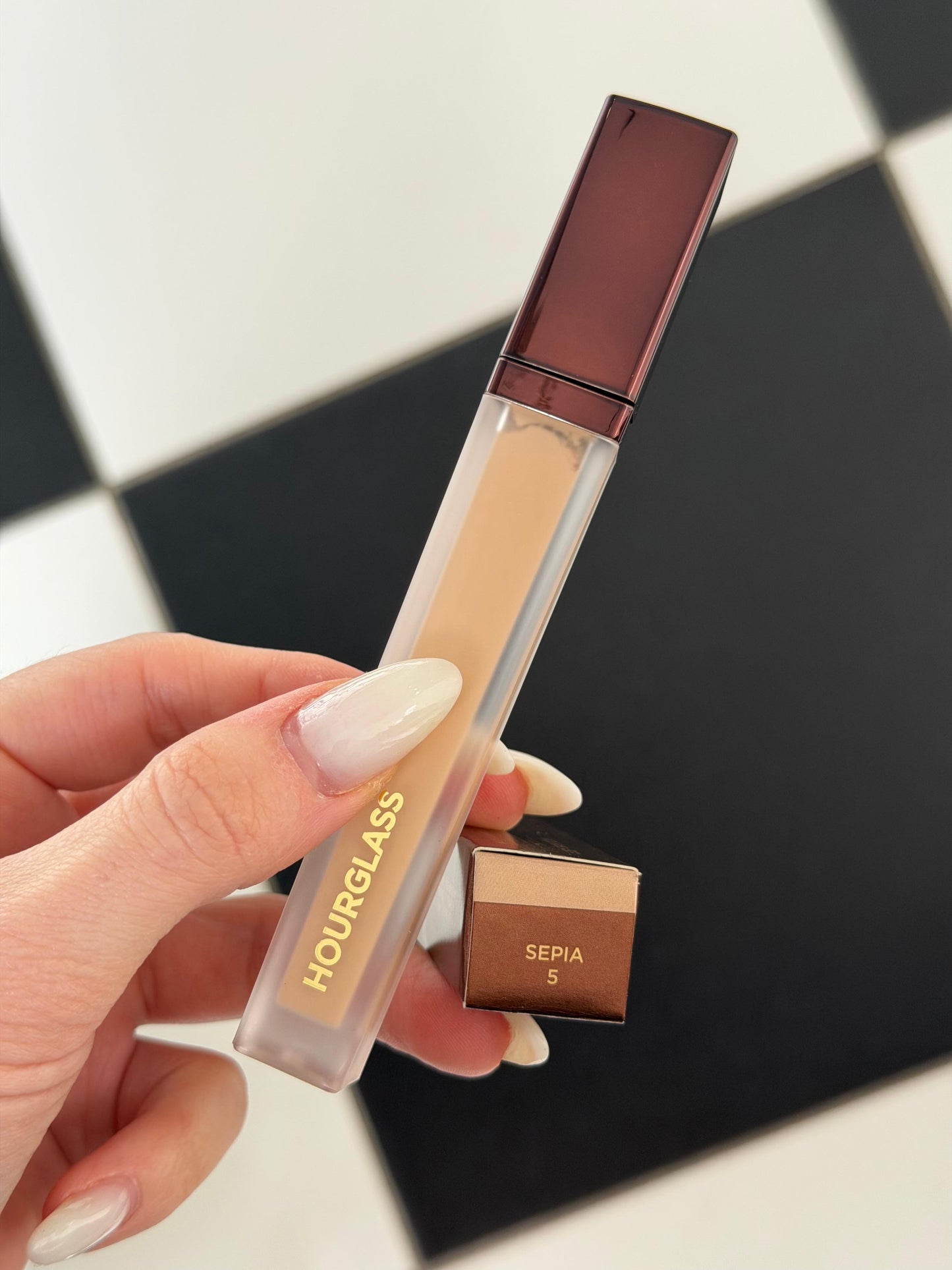 HOURGLASS Vanish™ Airbrush Concealer (5)