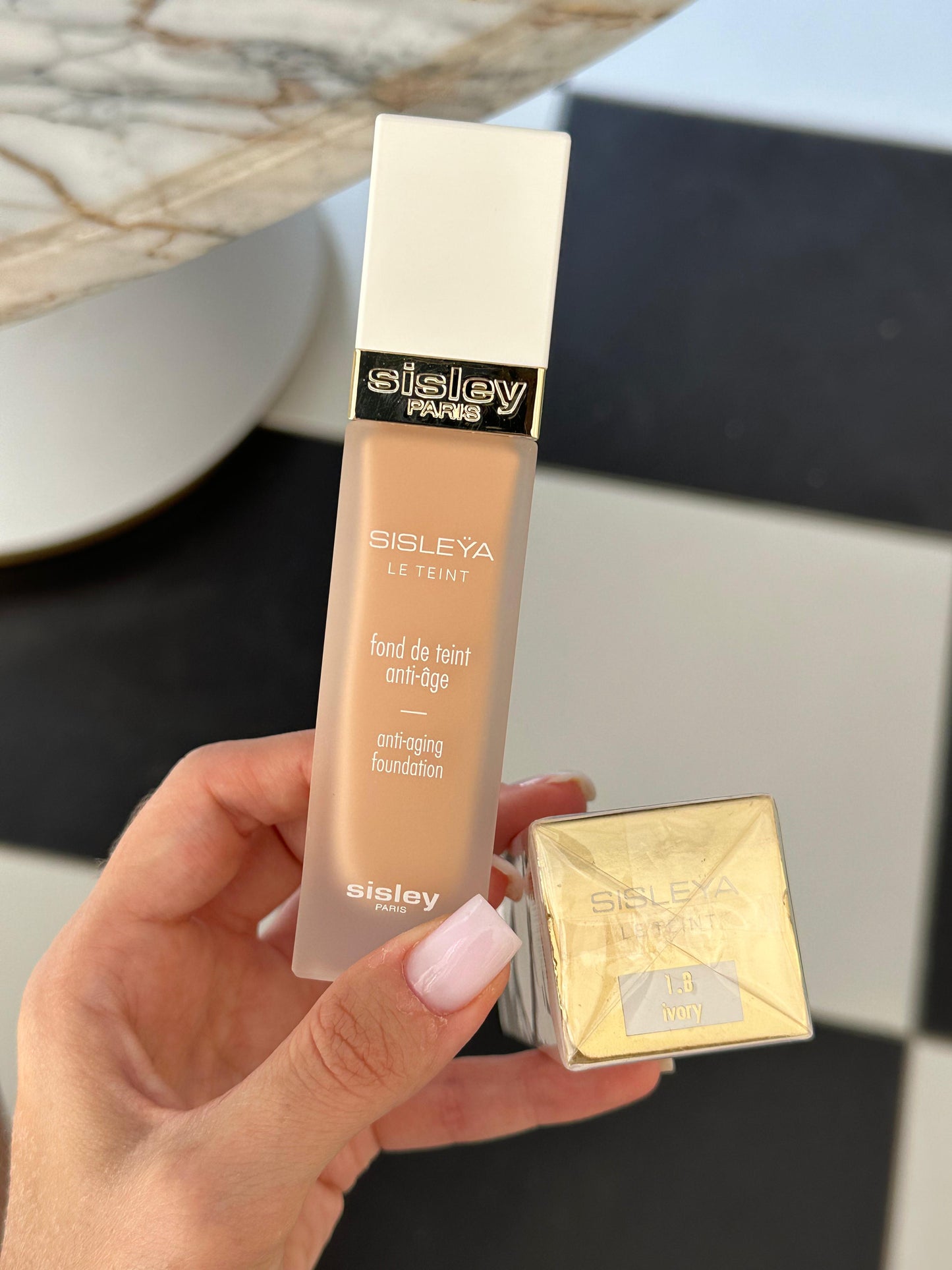 SISLEY Sisleÿa Le Teint Anti-Aging Foundation - Smoothing, Plumping, Radiance