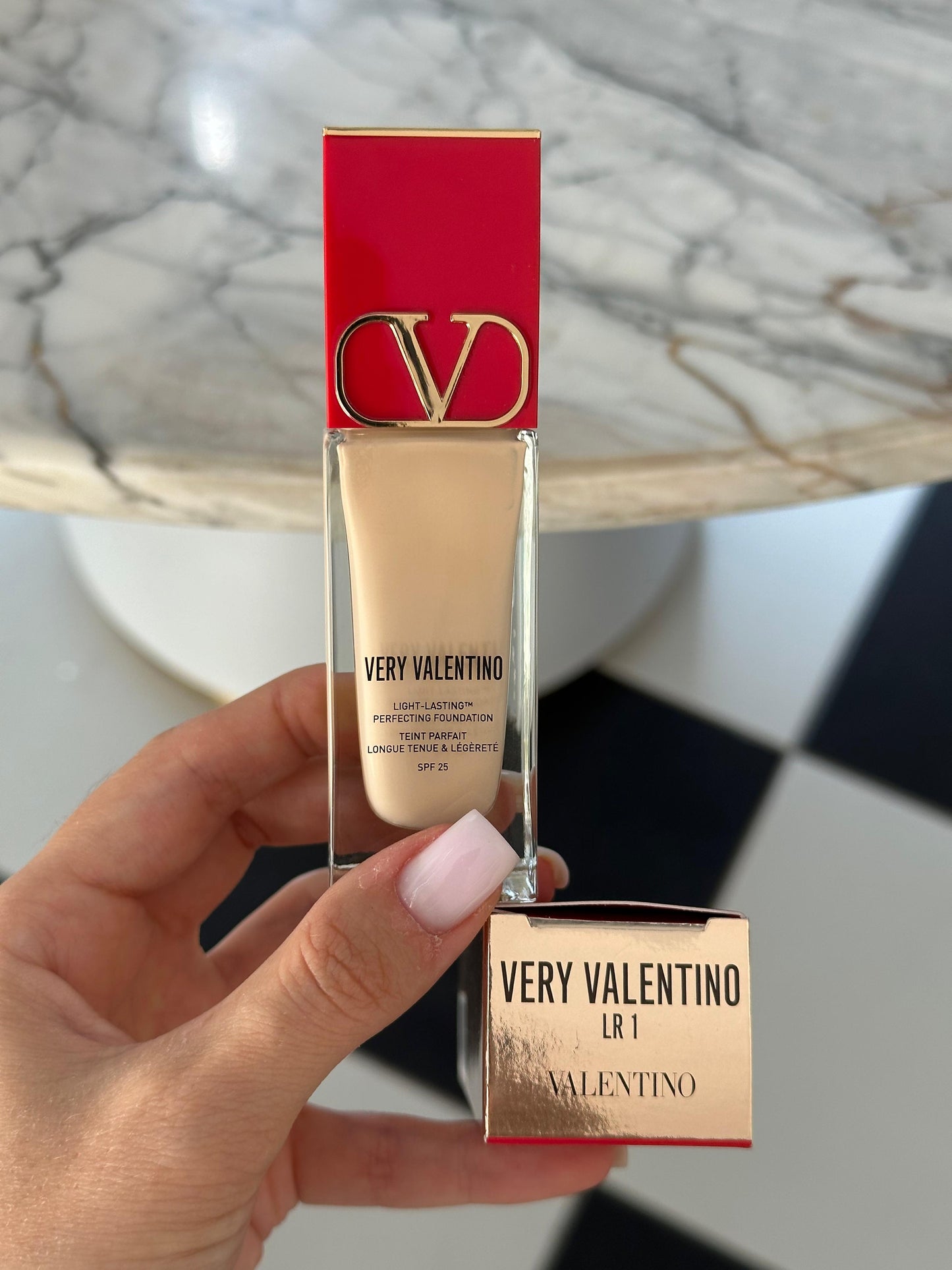 VALENTINO Very Valentino 24 Hour Wear Liquid Perfecting Foundation SPF25