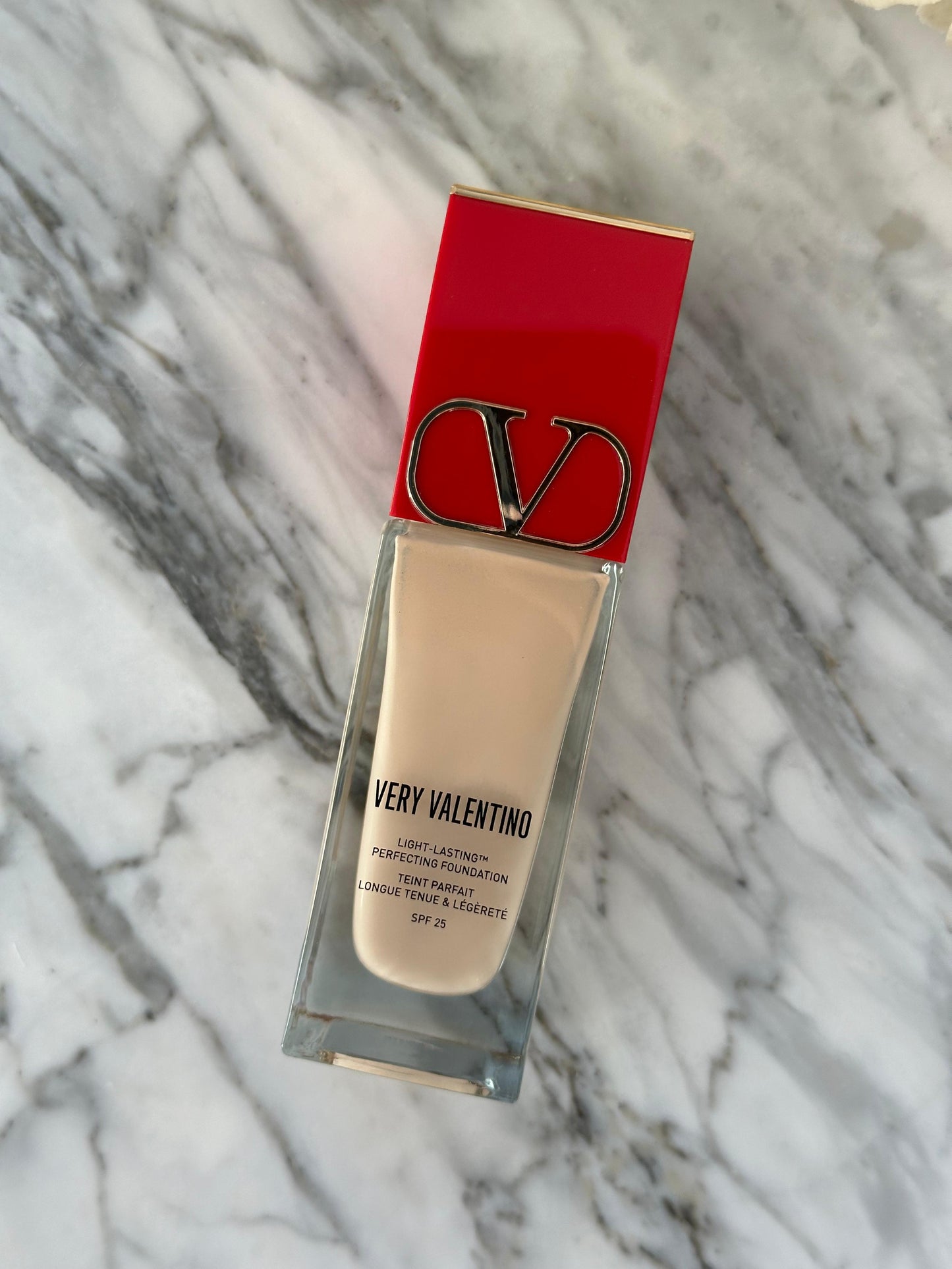 VALENTINO Very Valentino 24 Hour Wear Liquid Perfecting Foundation SPF25