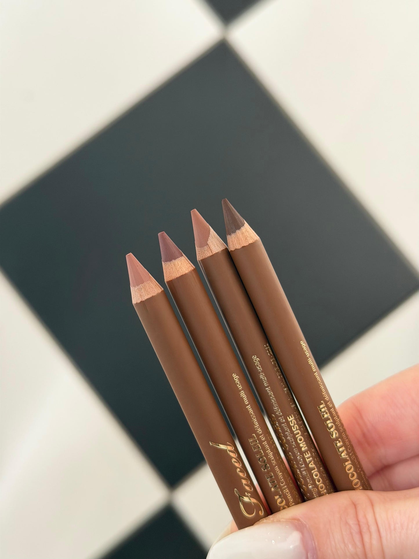 TOO FACED Chocolate Soleil Multi-Use Sculpting And Defining Pencil - Chocolate Mousse