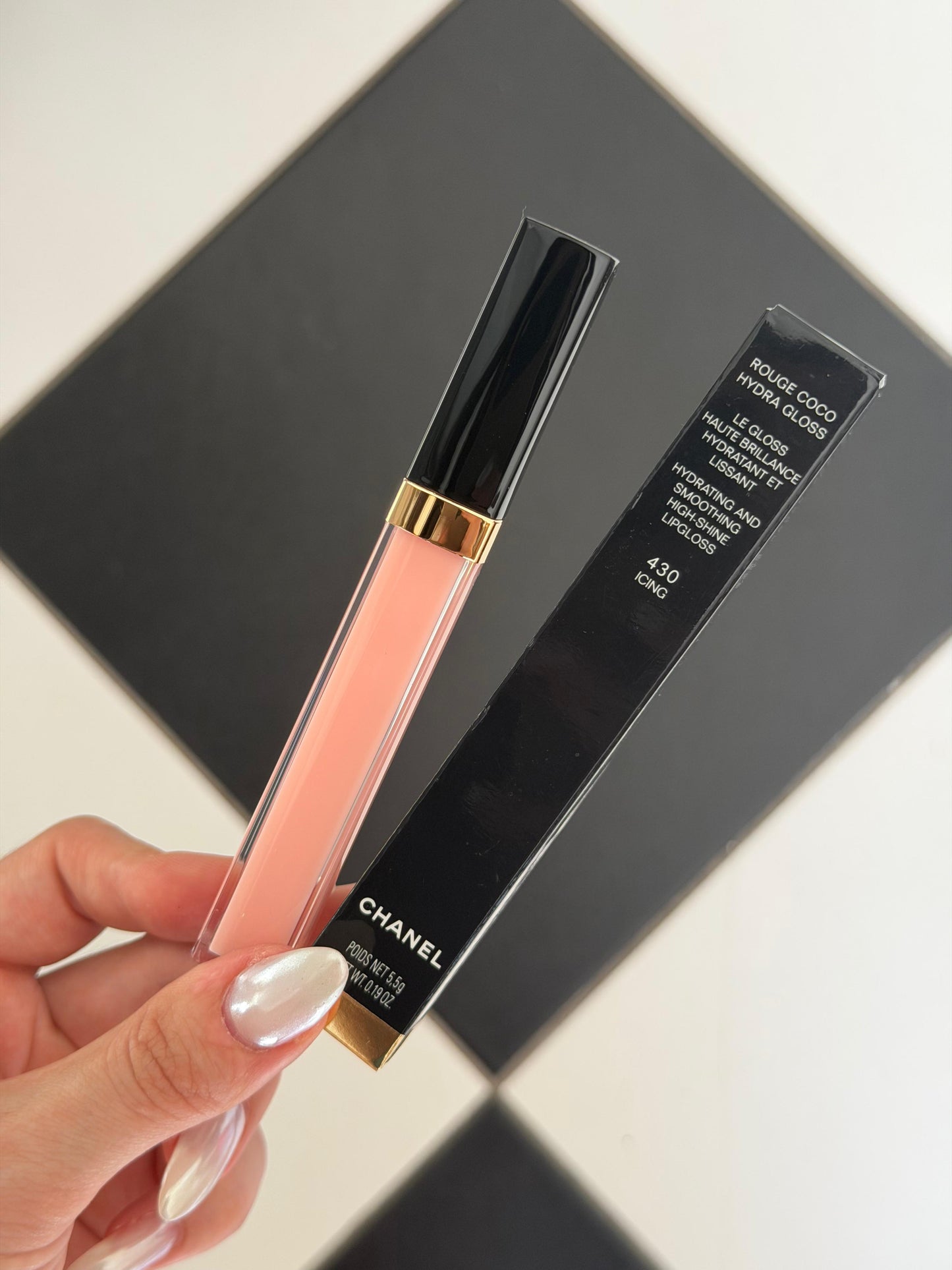 CHANEL Rouge Coco Gloss (430)
Moisturizing Gel Brillant Hidratant