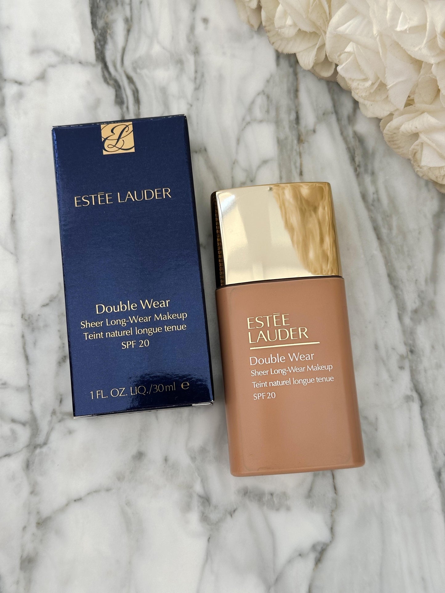 ESTÉE LAUDER
Double Wear Sheer Long-Wear Foundation SPF20