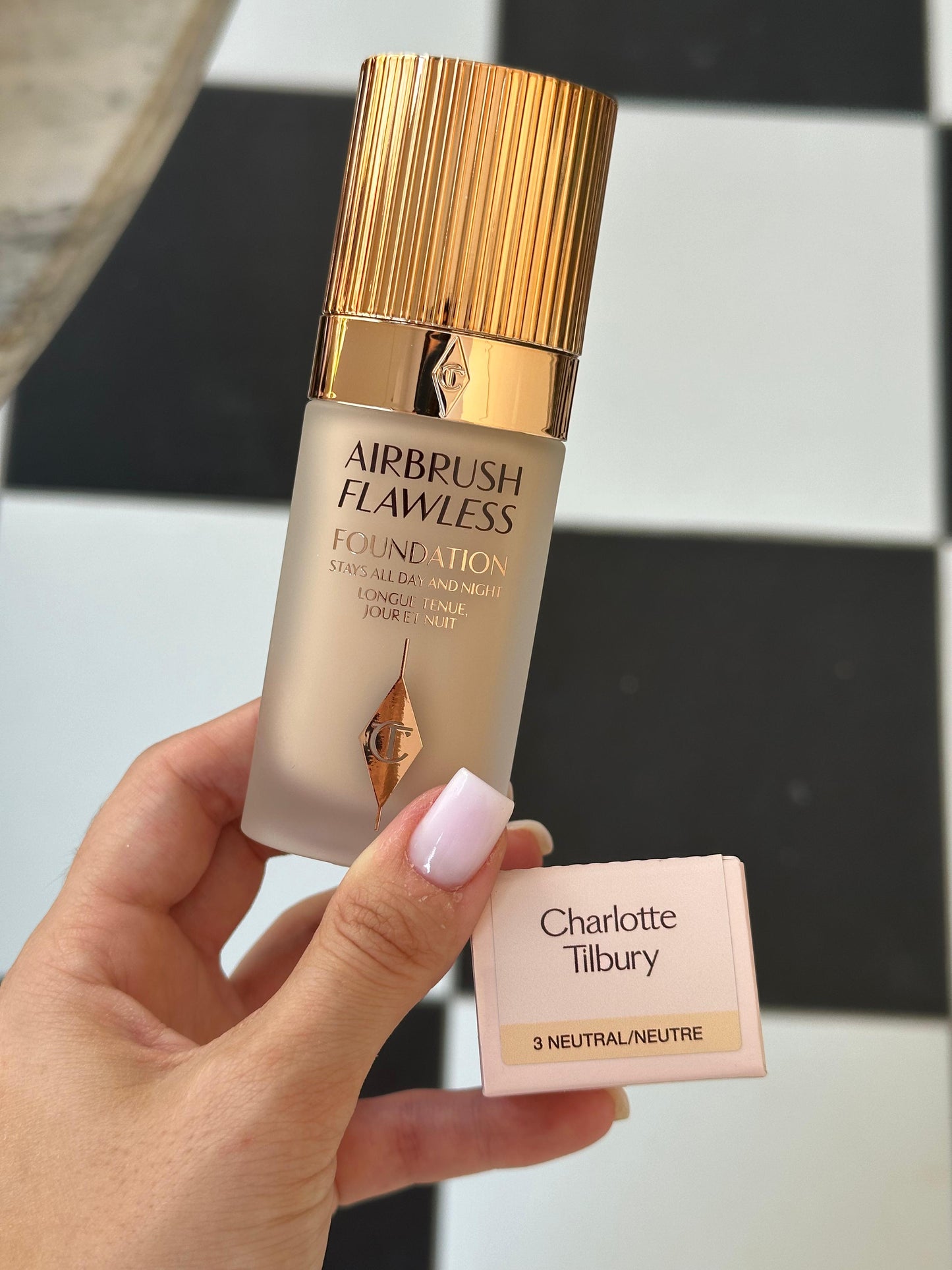 CHARLOTTE TILBURY Airbrush Flawless Foundation - Stays All Day And Night