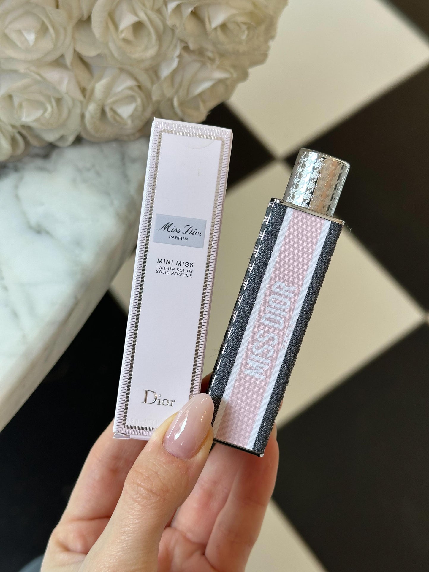 DIOR Miss Dior Mini Miss Solid Perfume - Eau de Parfum
Alcohol-Free Fragrance Stick - Velvety and Sensual Notes